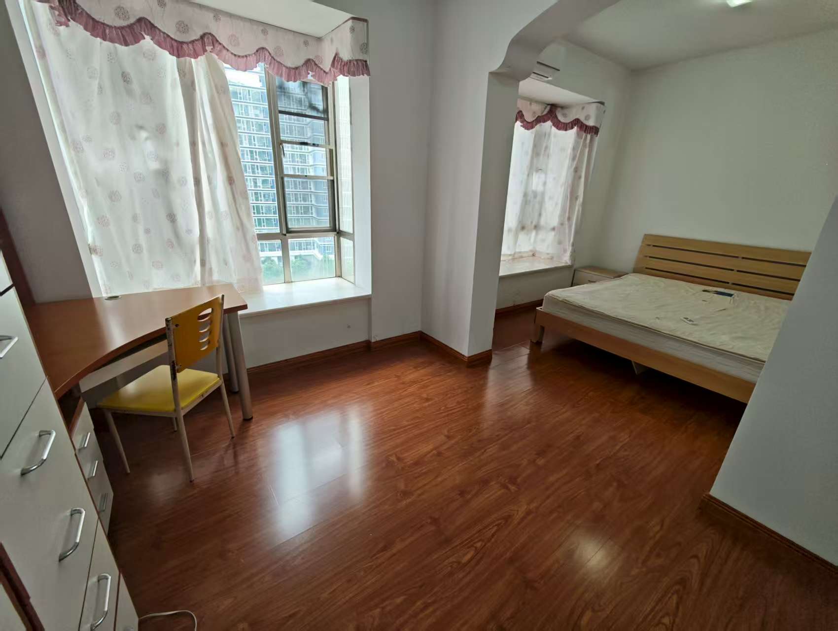 泉海好家园 2室2厅1卫 2500.0元/月 泉海好家园 2室2厅1卫 2500.0元/月室内图