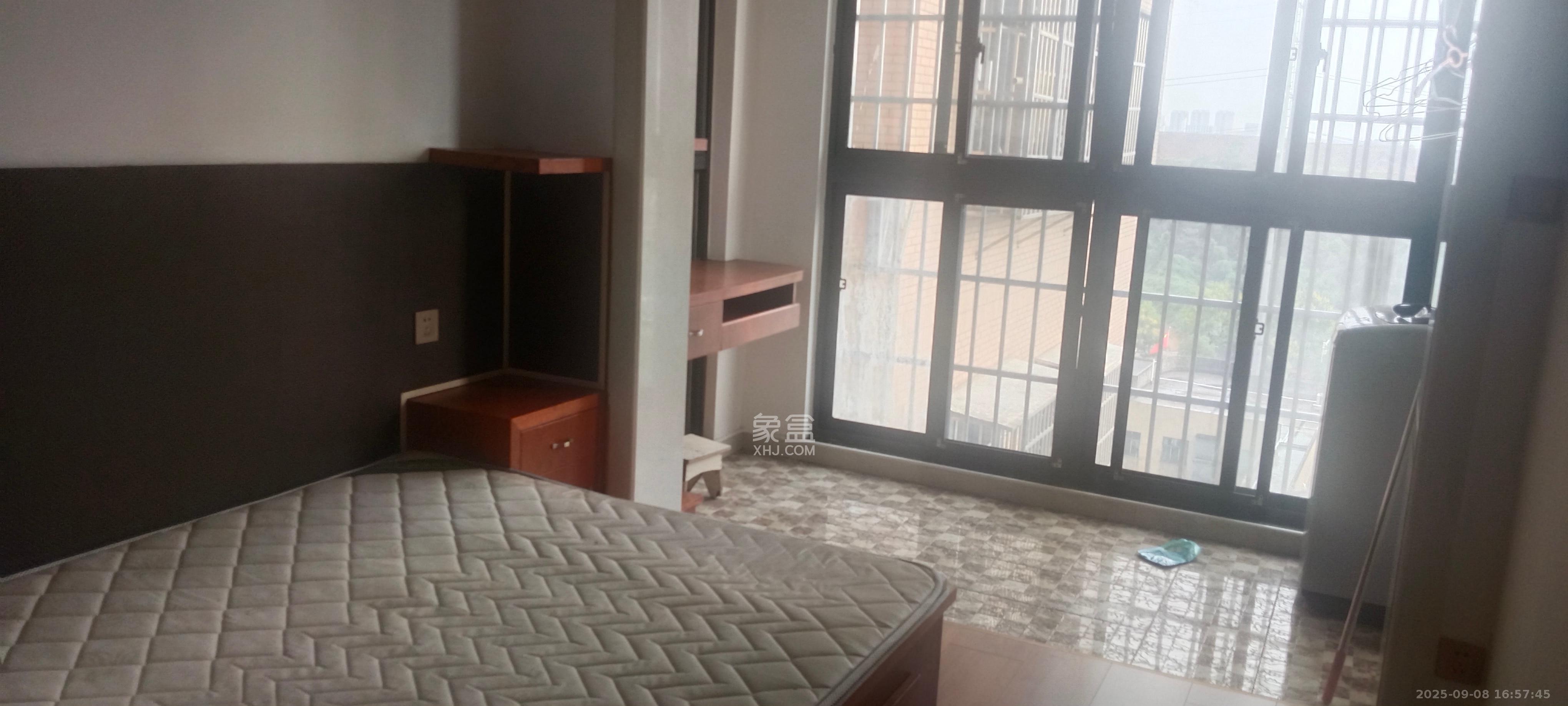 华龙家园(和泰家园) 3室1厅1卫 2000.0元/月 华龙家园(和泰家园) 3室1厅1卫 2000.0元/月室内图