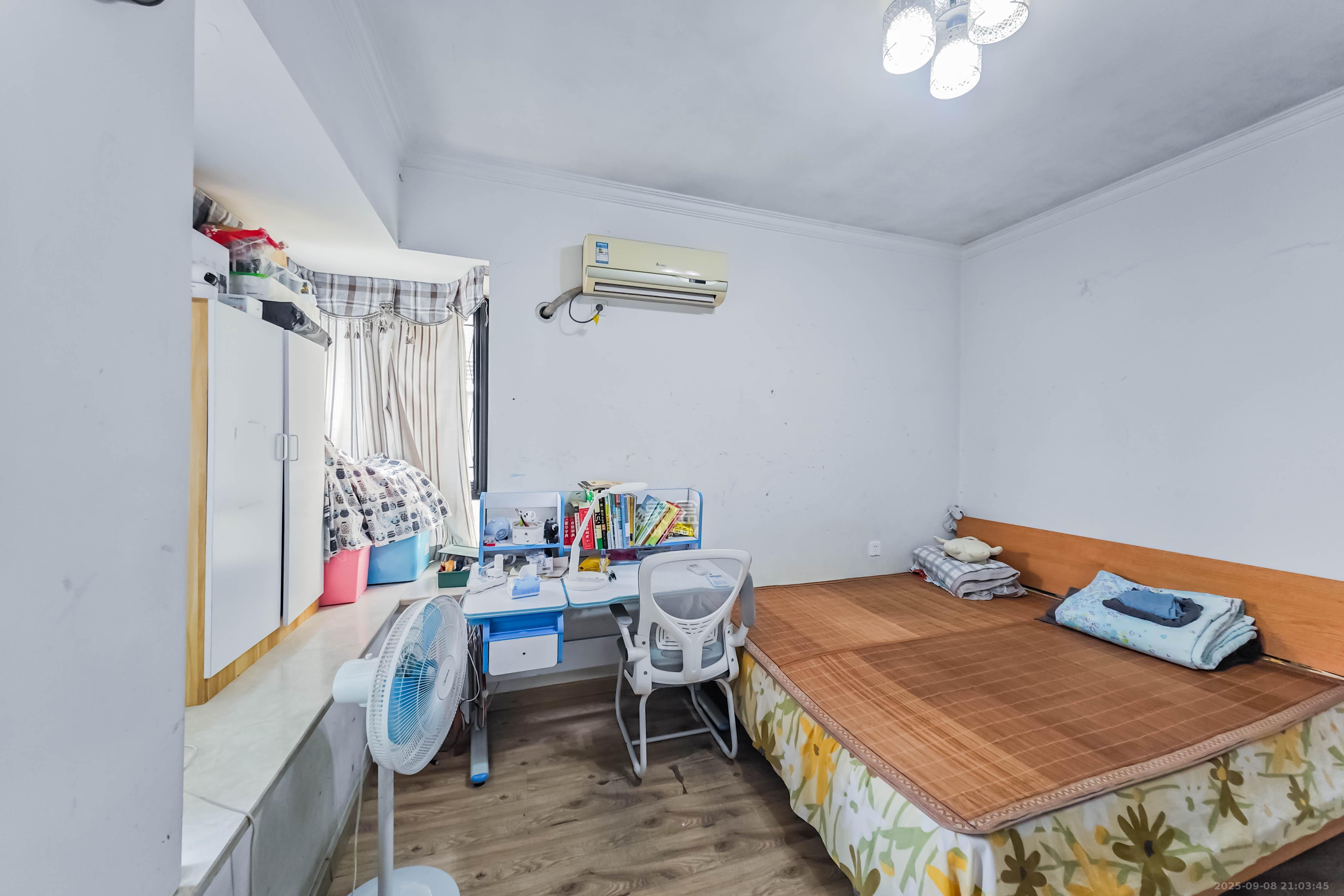 英郡年华  2室2厅1卫    66.0万 英郡年华  2室2厅1卫    66.0万卧室