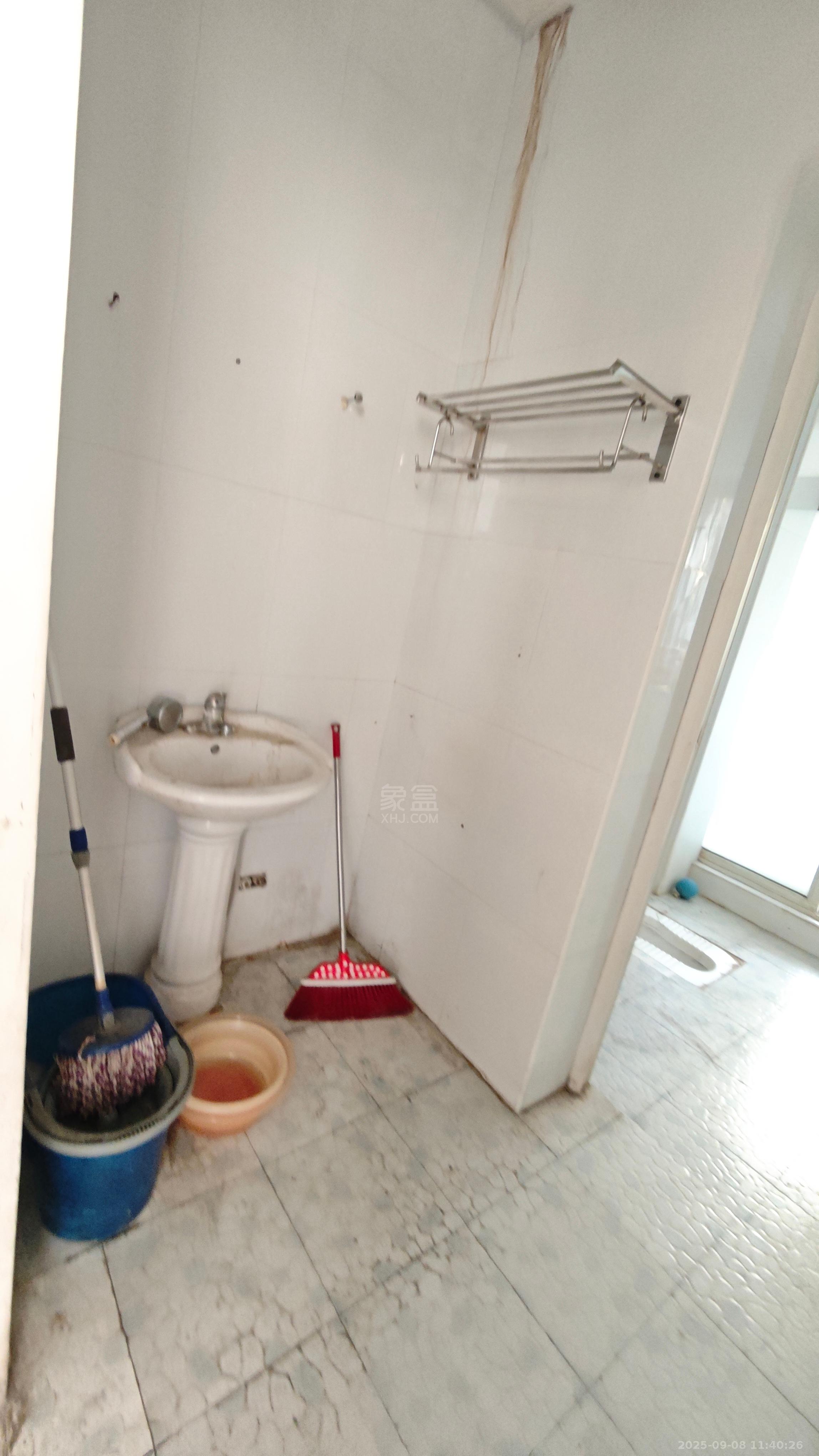 君逸康和 3室2厅2卫 1300.0元/月 君逸康和 3室2厅2卫 1300.0元/月室内图