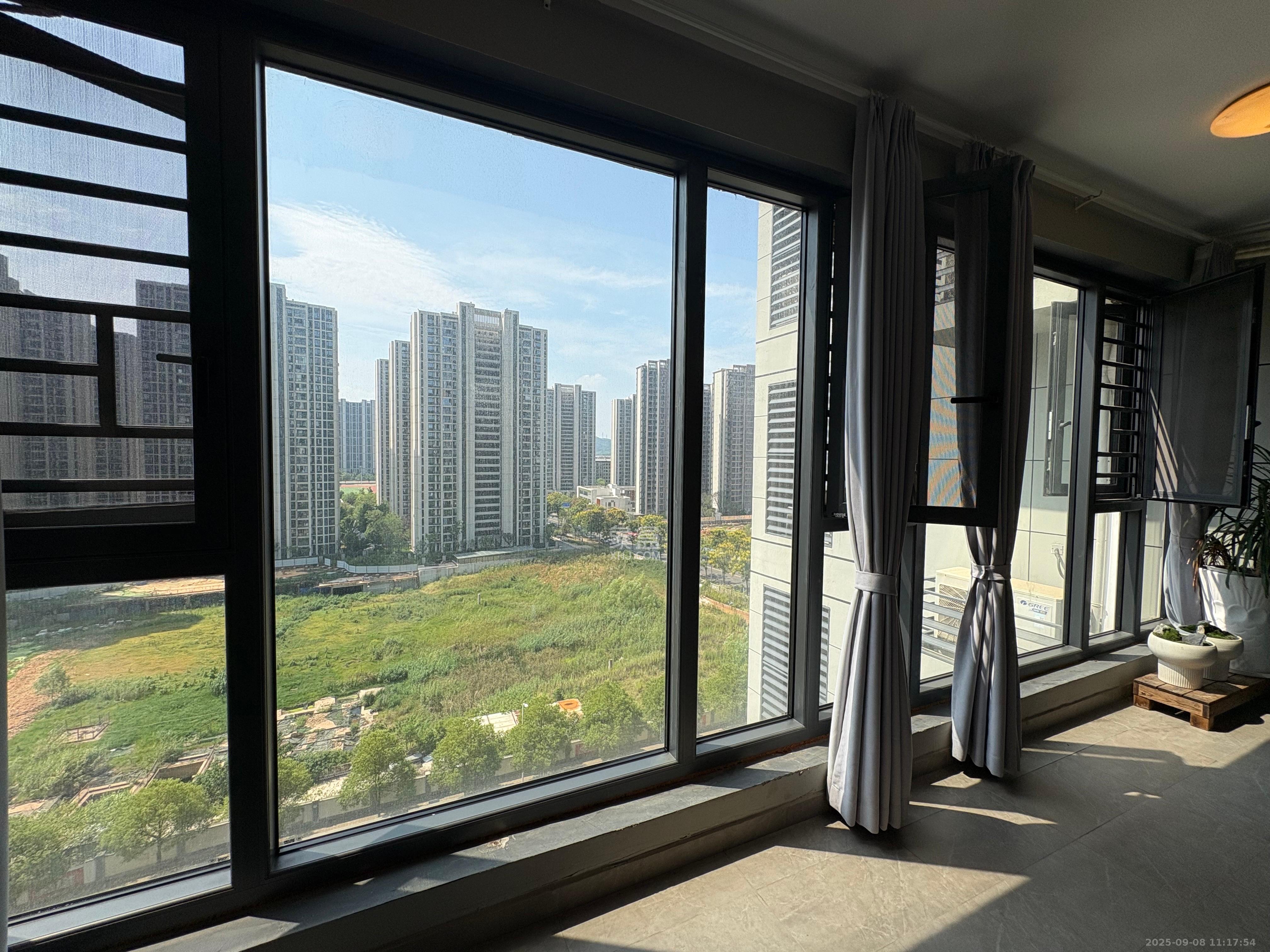 映客龙湖璟翠公馆（映客龙湖璟翠中心）  4室2厅2卫    3600.0元/月室内图