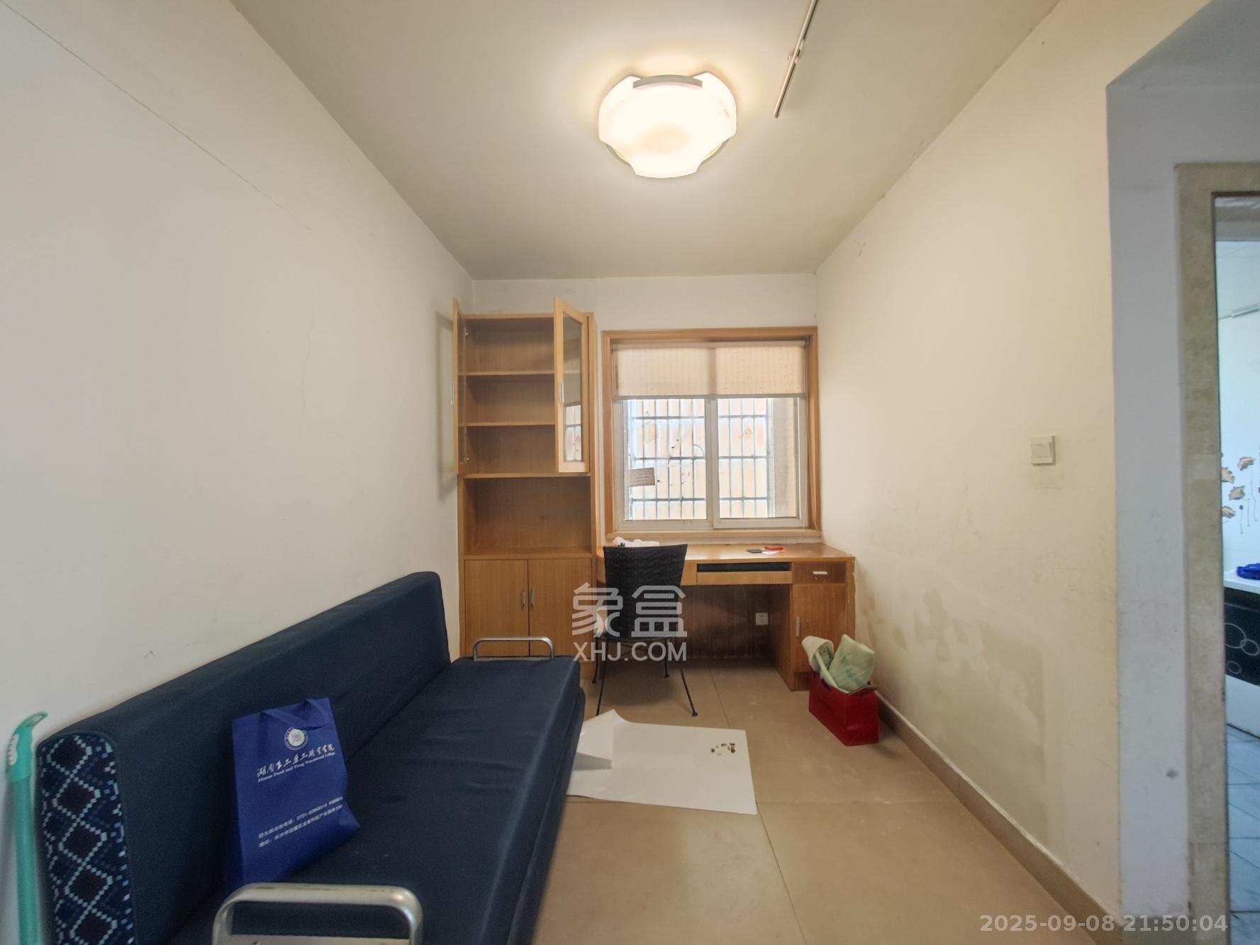 泰禹家园(彩云之翼家园一期、二期、三期) 3室2厅2卫 85.0万 泰禹家园(彩云之翼家园一期、二期、三期) 3室2厅2卫 85.0万其他