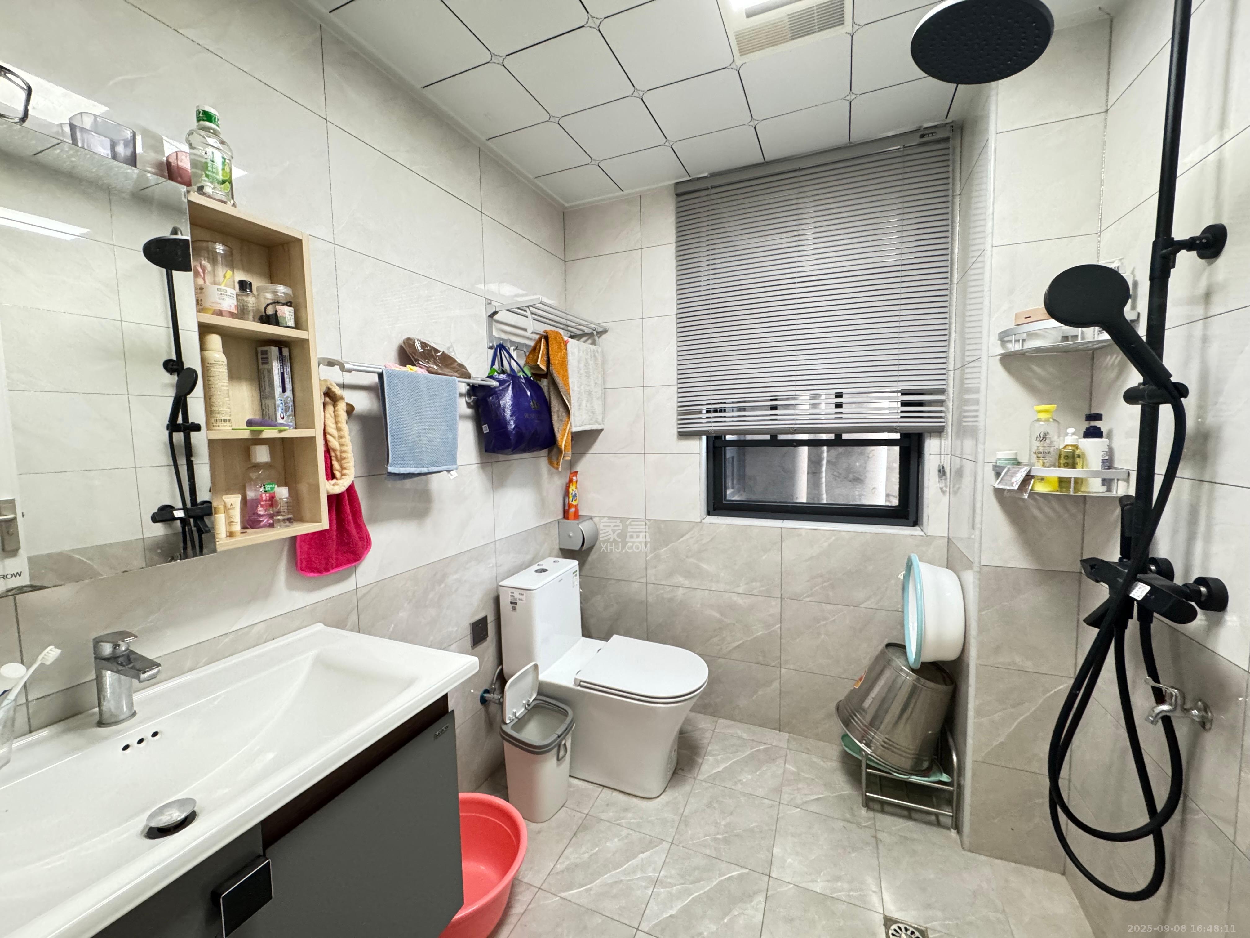 环亚高铁芯城 3室2厅2卫 3300.0元/月 环亚高铁芯城 3室2厅2卫 3300.0元/月室内图