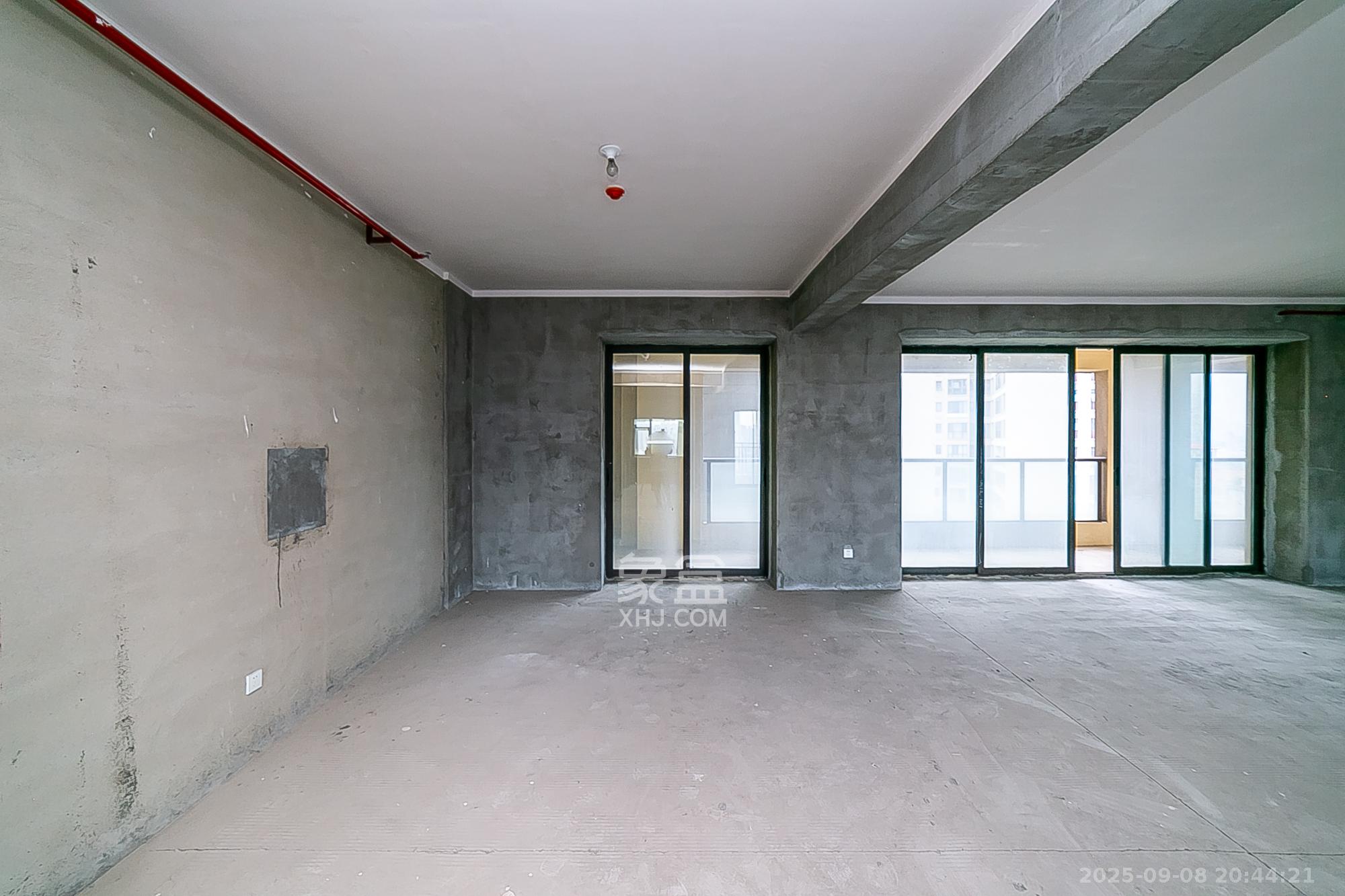 中建江山壹号  6室2厅4卫    708.0万 中建江山壹号  6室2厅4卫    708.0万卧室