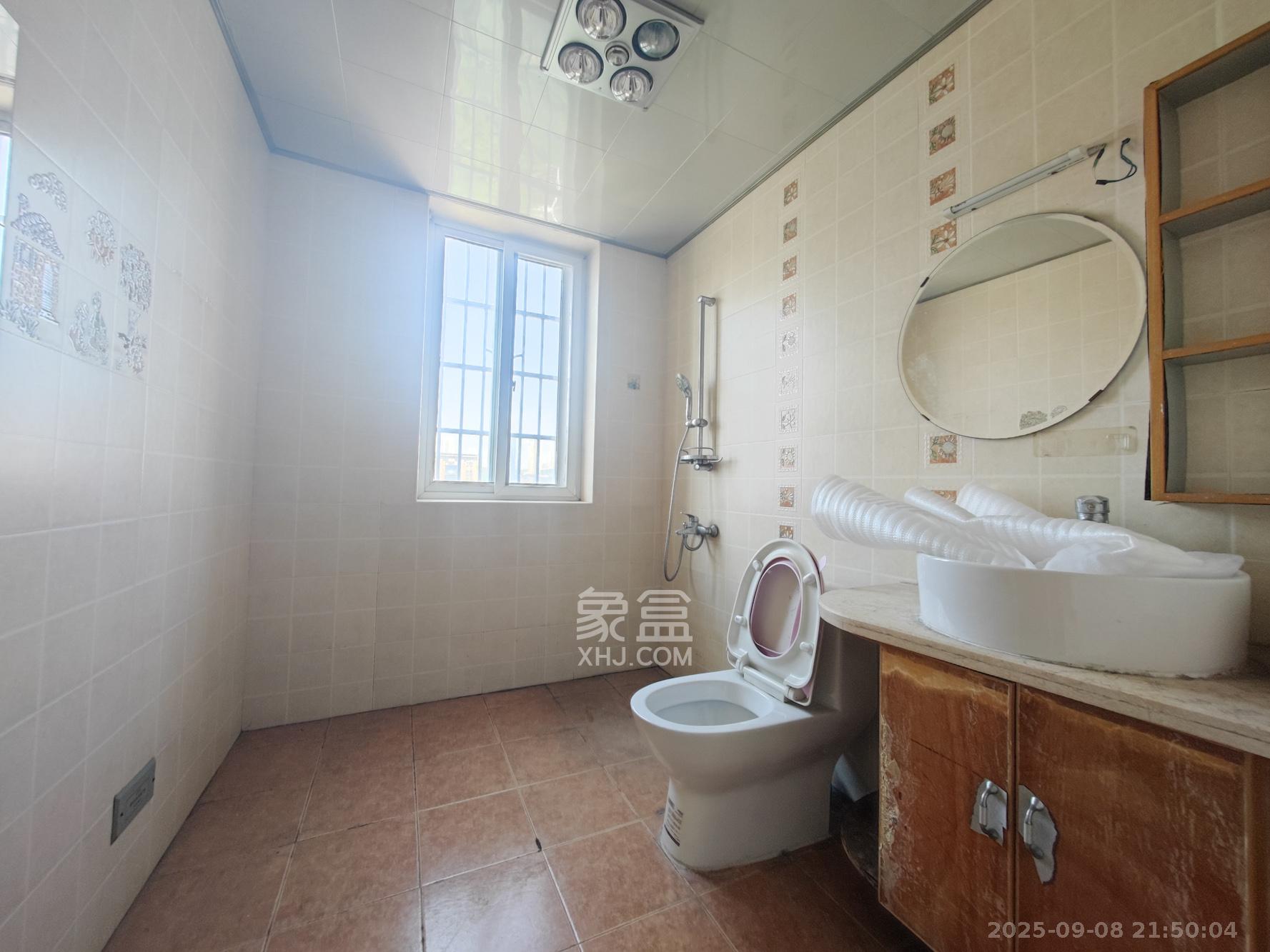 泰禹家园（彩云之翼家园一期、二期、三期）  3室2厅2卫    85.0万卫生间