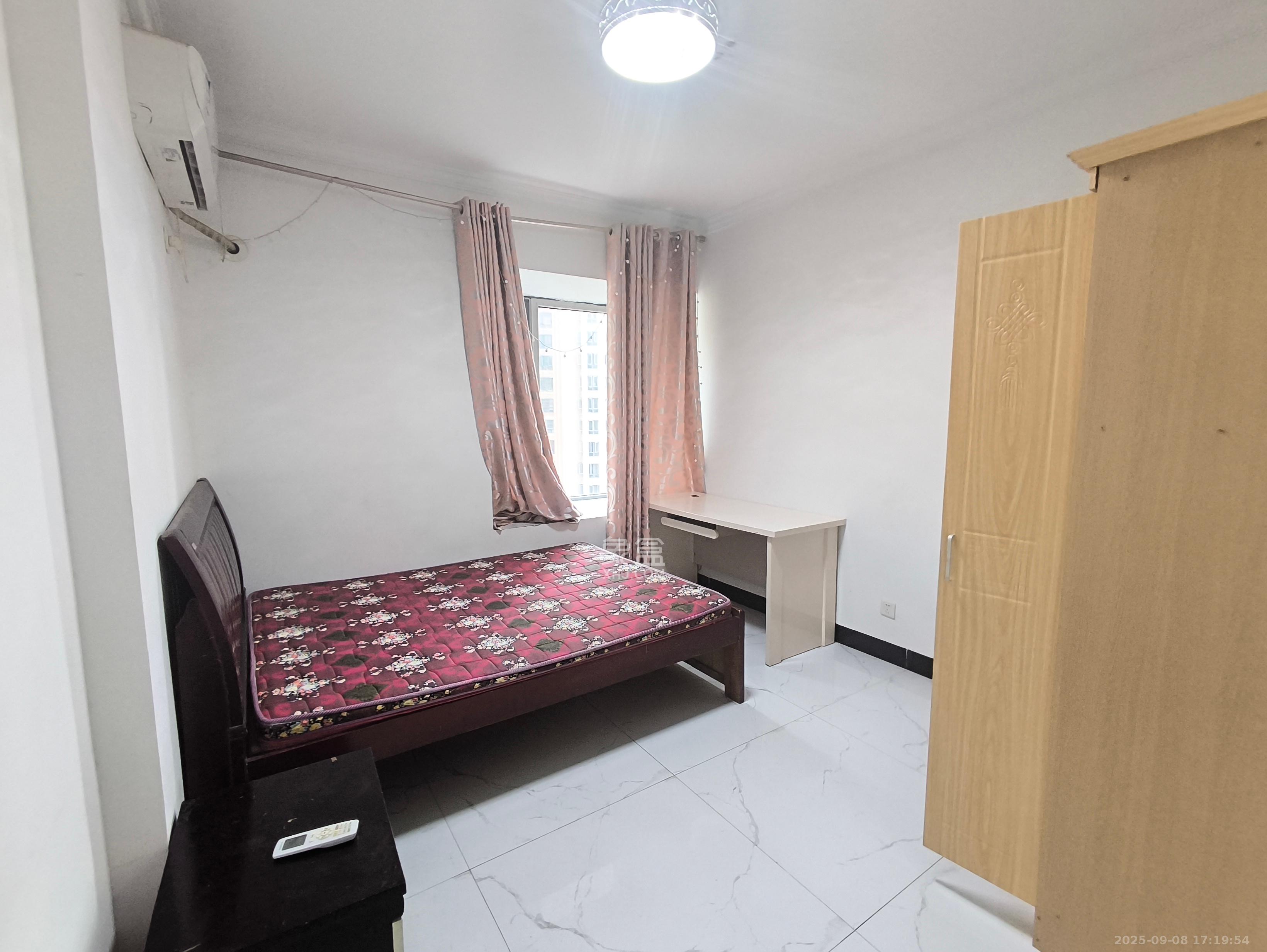 钱隆世家  3室2厅1卫    2000.0元/月室内图