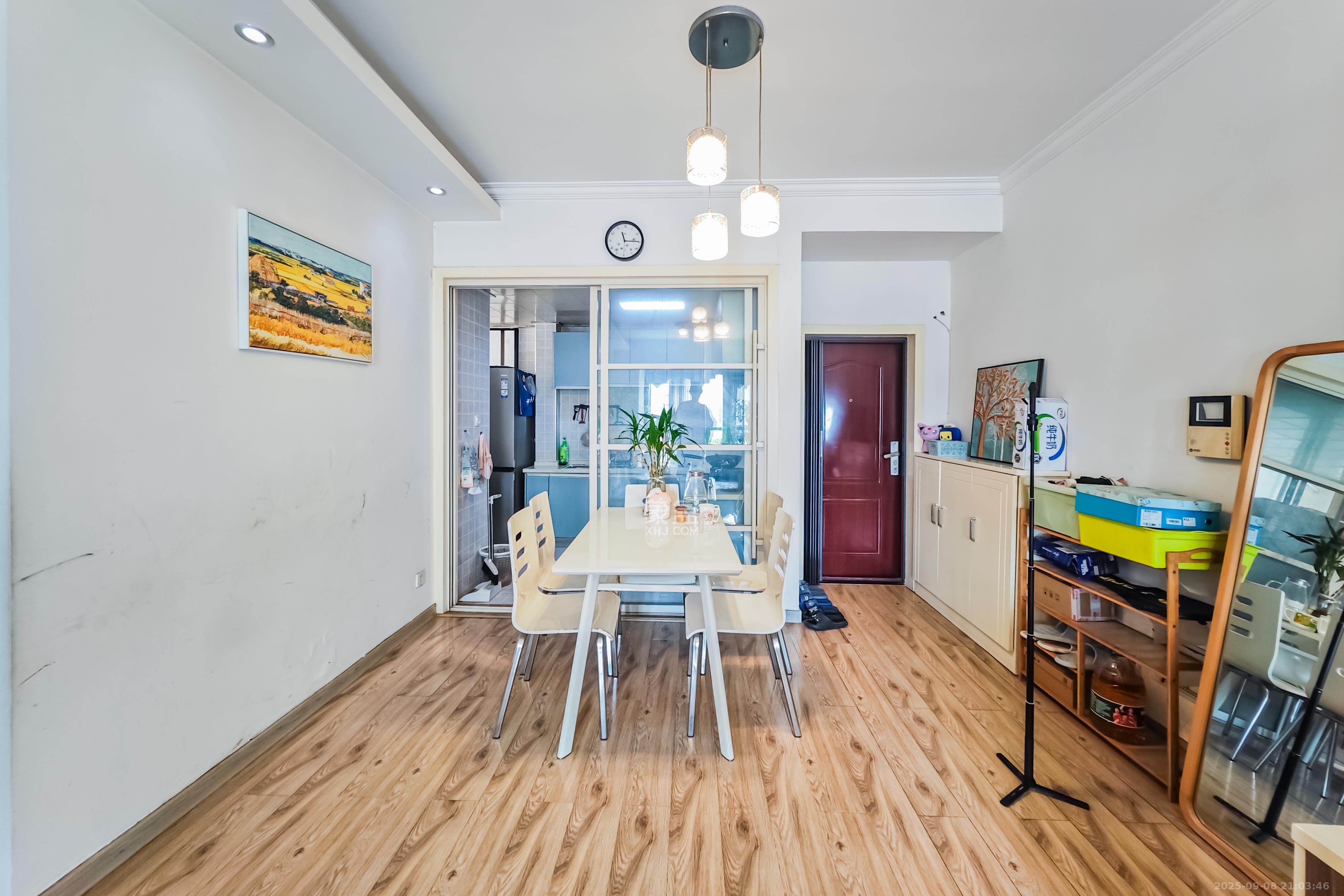 英郡年华  2室2厅1卫    66.0万 英郡年华  2室2厅1卫    66.0万客厅