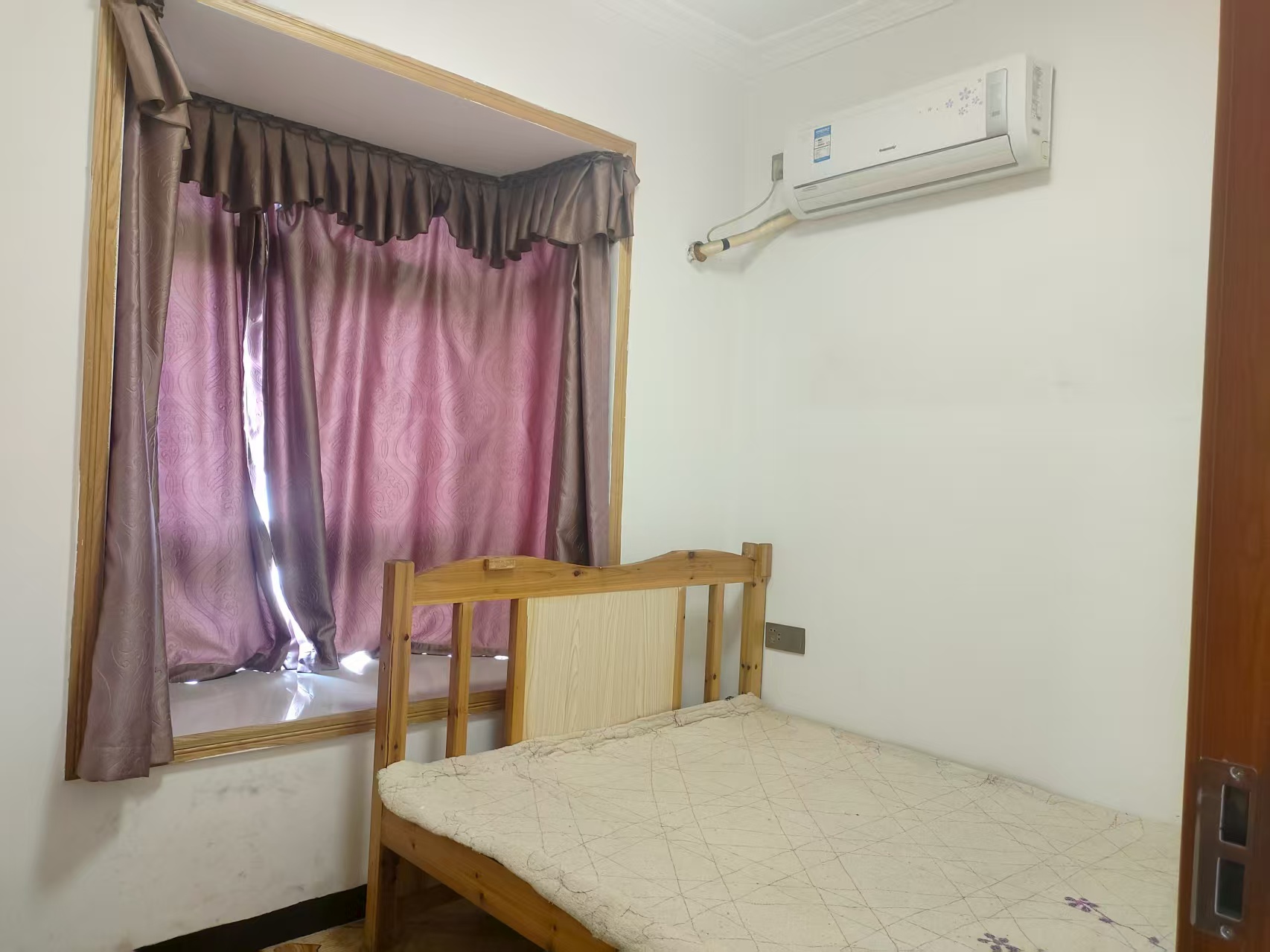 学府花园(文苑瑞景) 4室2厅2卫 1800.0元/月 学府花园(文苑瑞景) 4室2厅2卫 1800.0元/月室内图