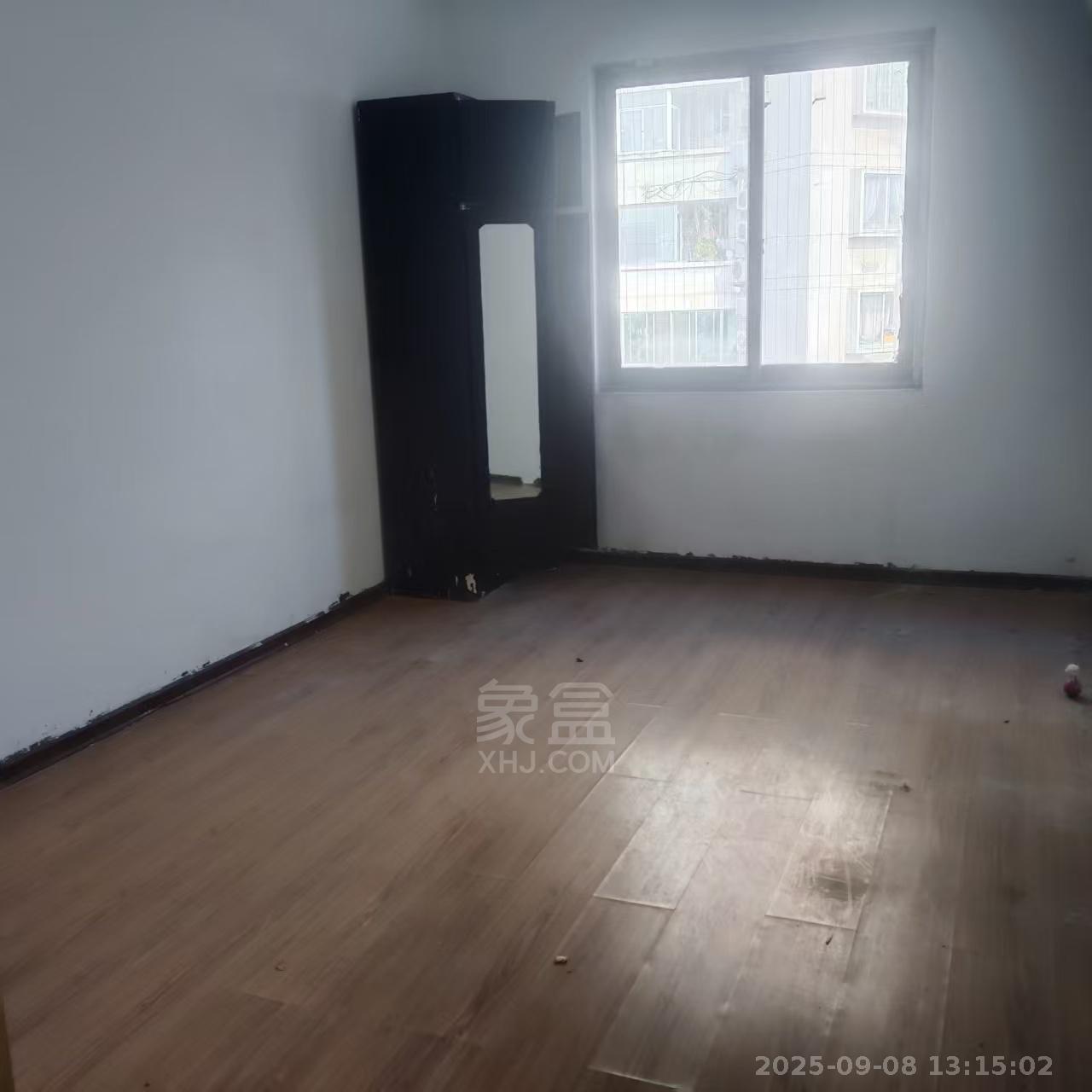 耀华新村  3室2厅2卫   500.00元/月室内图