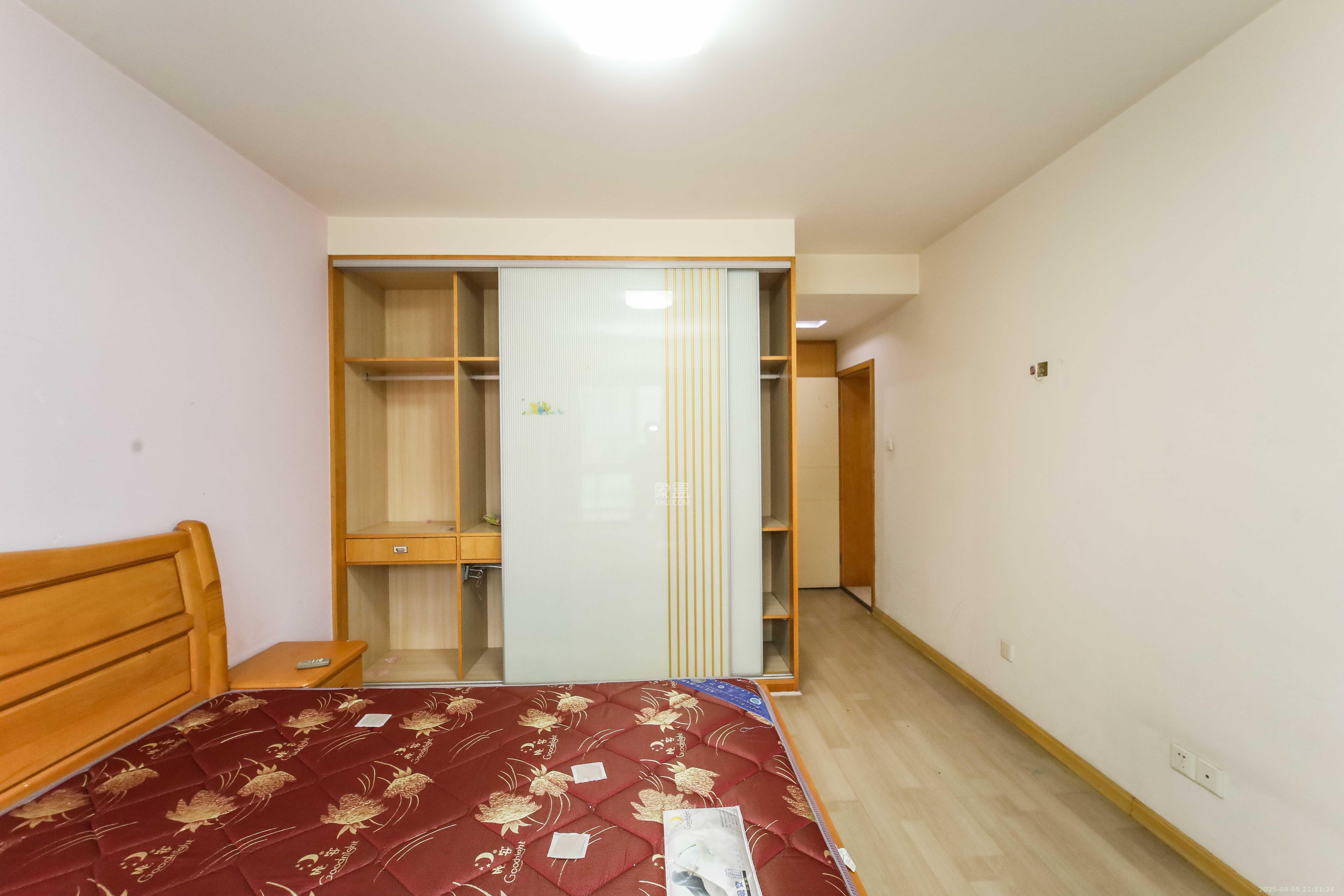 新世纪家园  3室2厅1卫    85.0万卧室