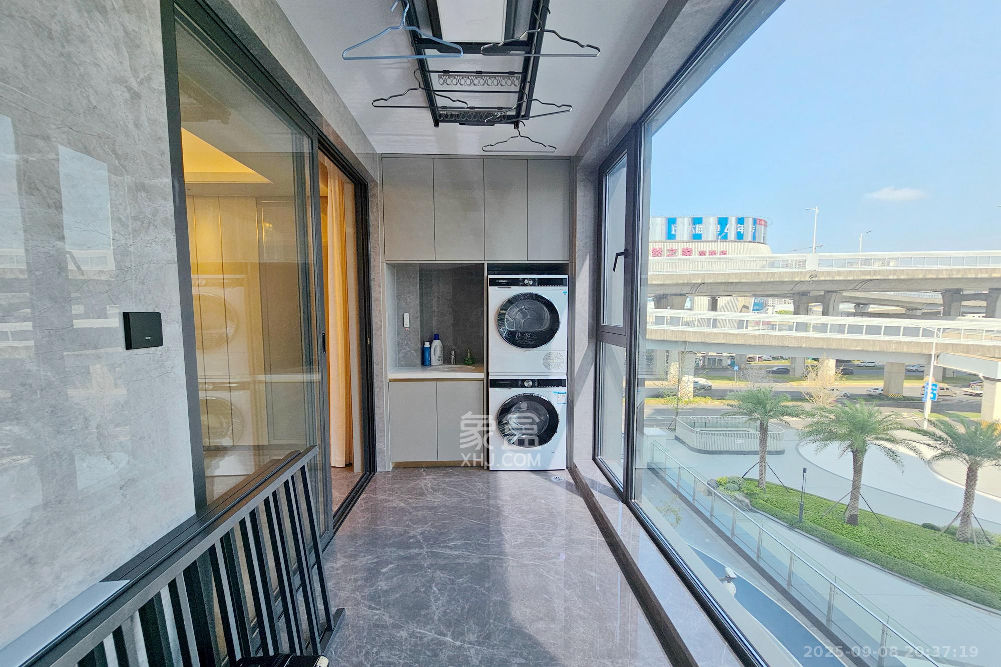运达滨河广场  3室2厅2卫    358.0万阳台