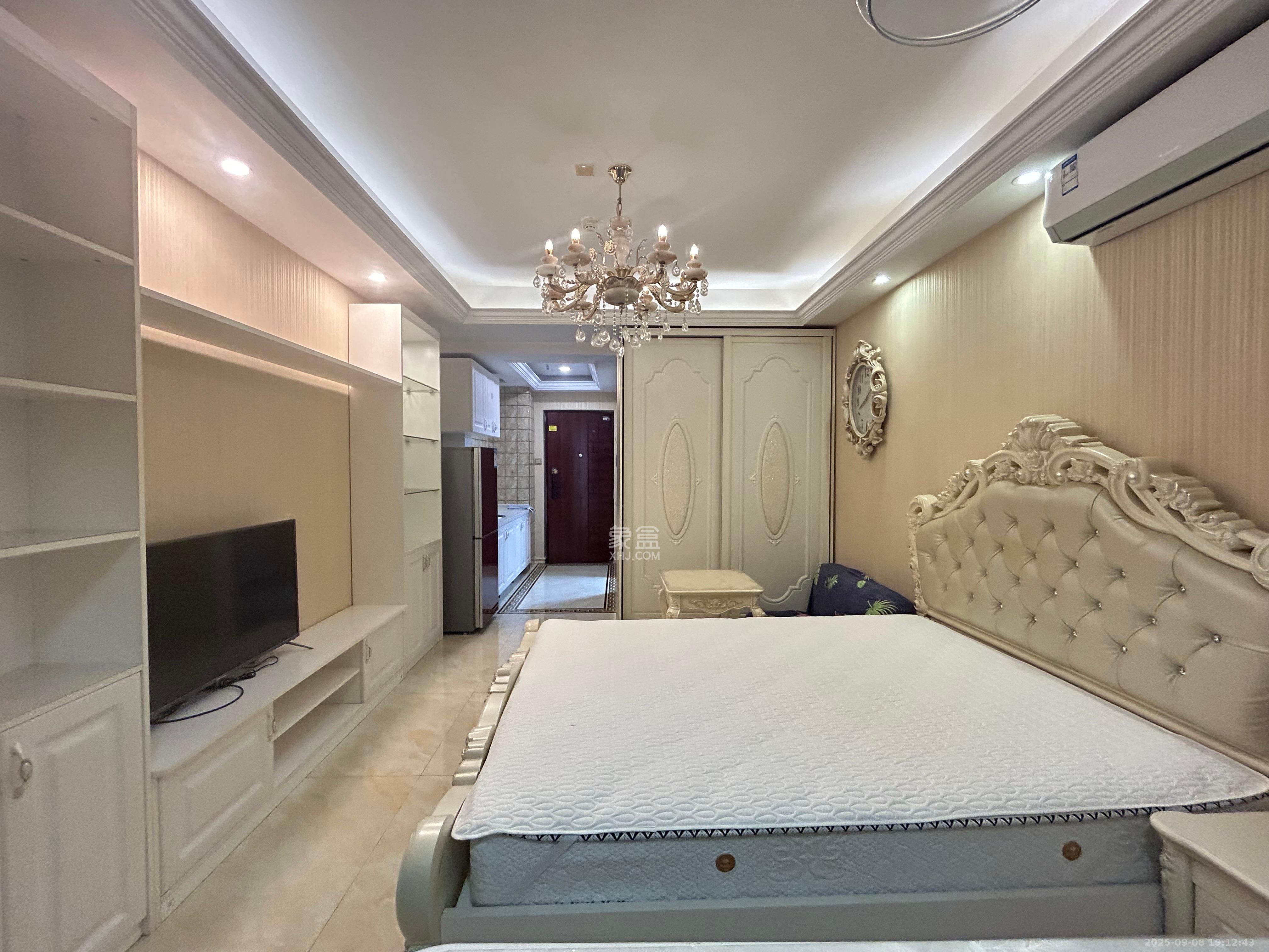 华润五彩城  1室1厅1卫    1300.0元/月 华润五彩城  1室1厅1卫    1300.0元/月室内图