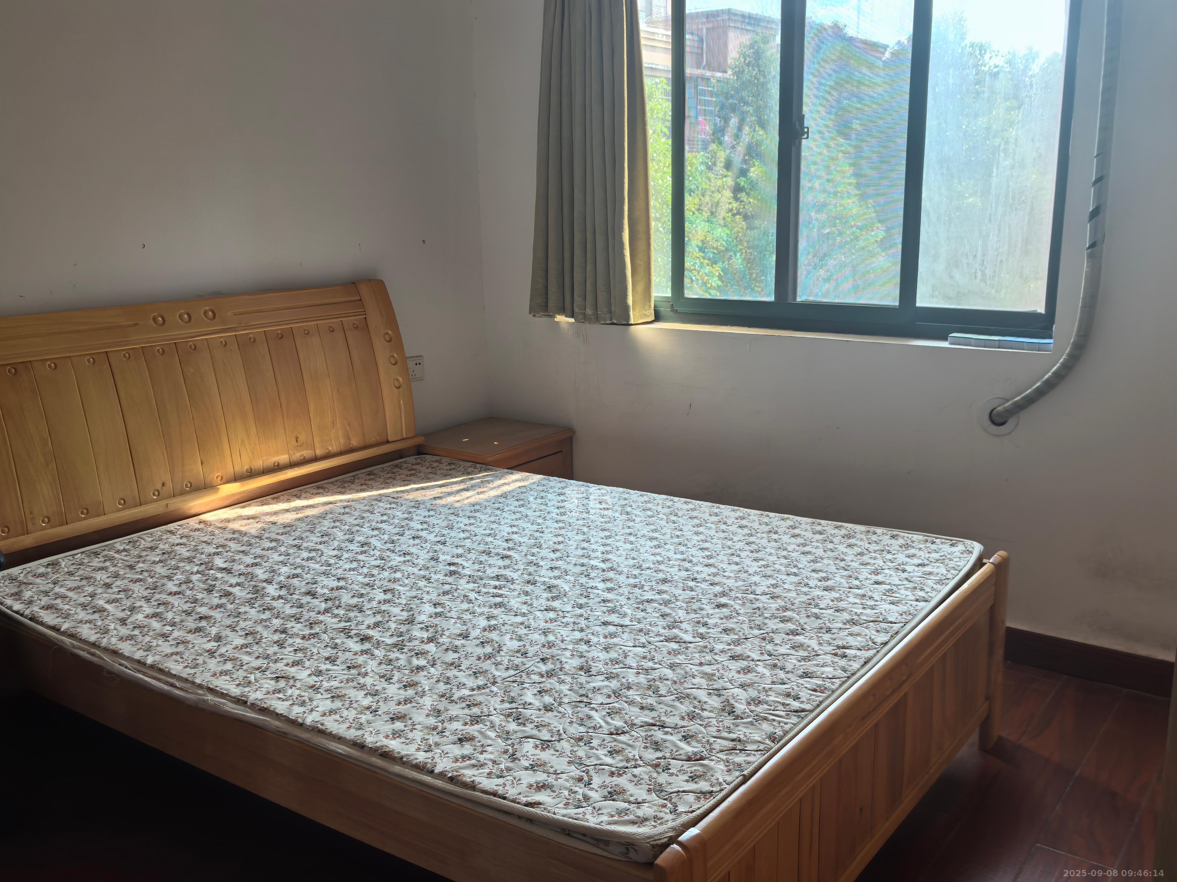 诚兴园  2室2厅2卫    2000.0元/月室内图