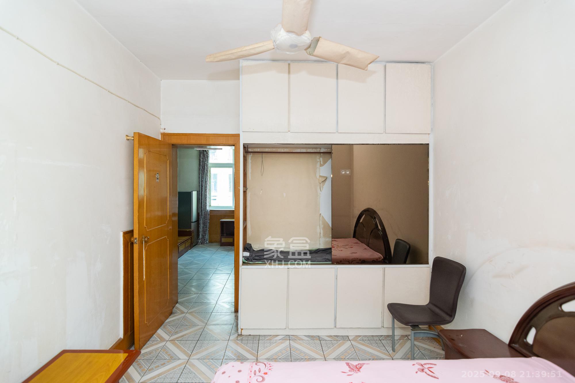 中南村（一二三村）  1室2厅1卫    22.0万卧室