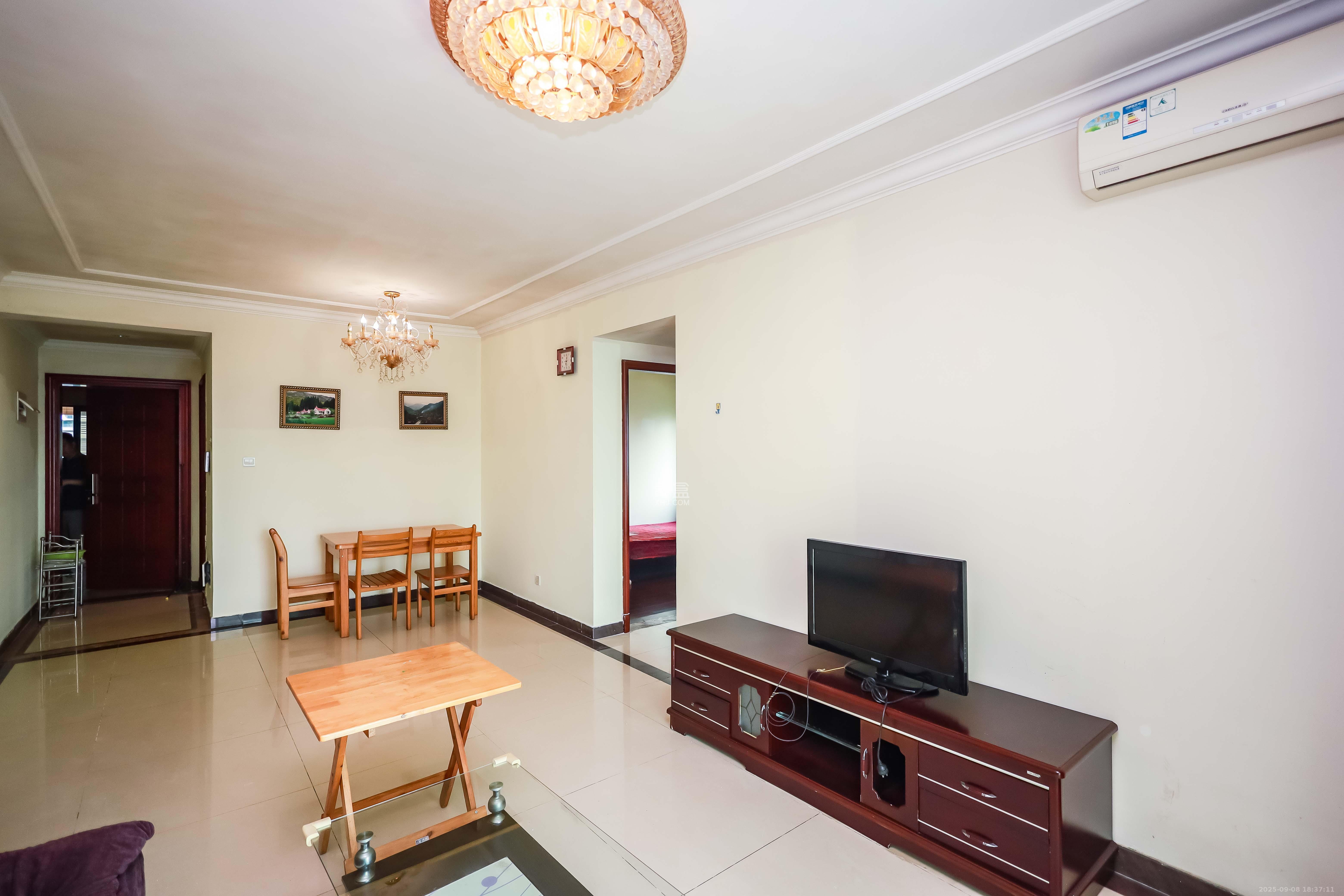 恒大华府 2室2厅1卫 120.0万 恒大华府 2室2厅1卫 120.0万客厅