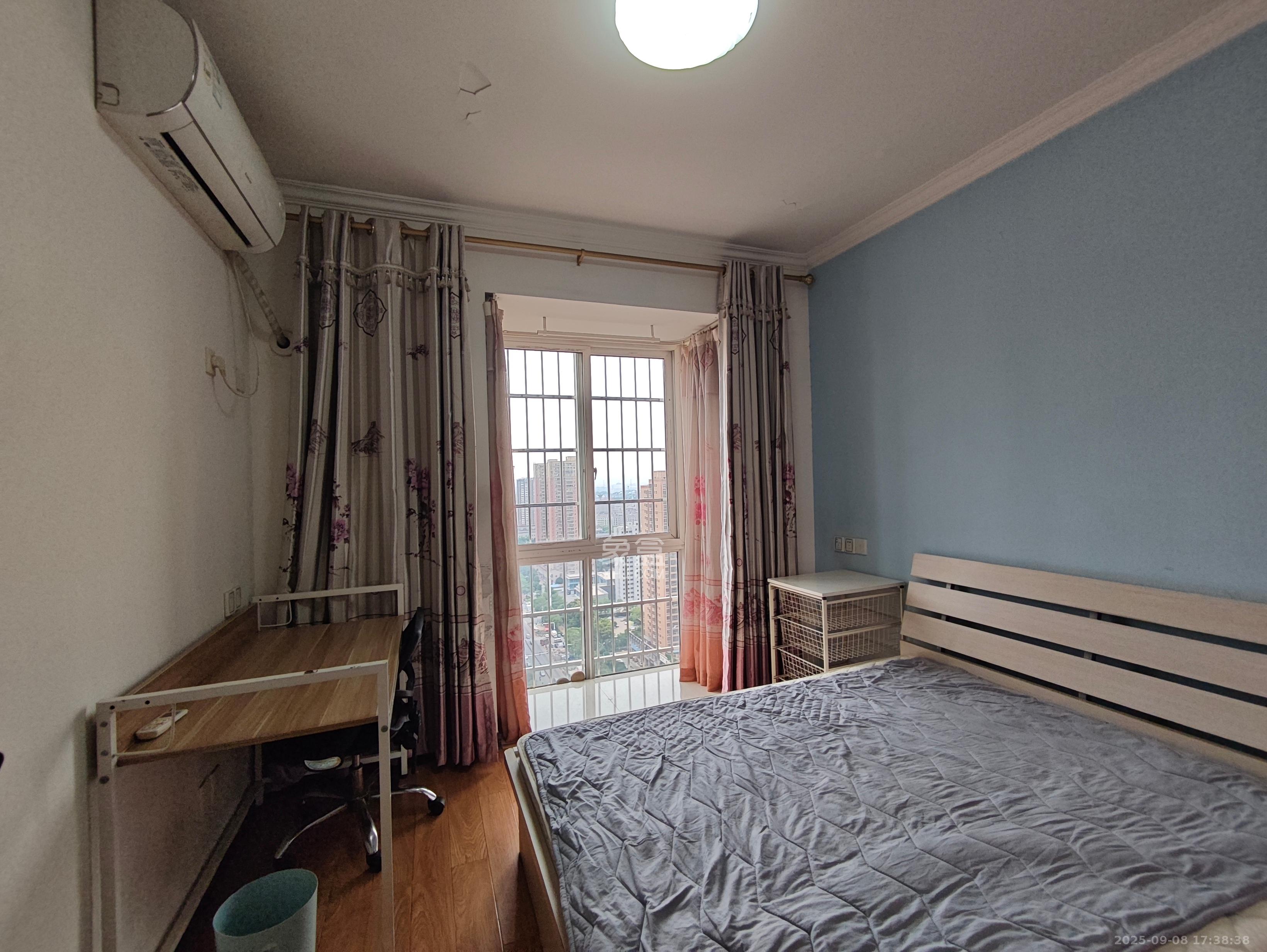 圣力华苑 3室2厅1卫 1600.00元/月 圣力华苑 3室2厅1卫 1600.00元/月室内图