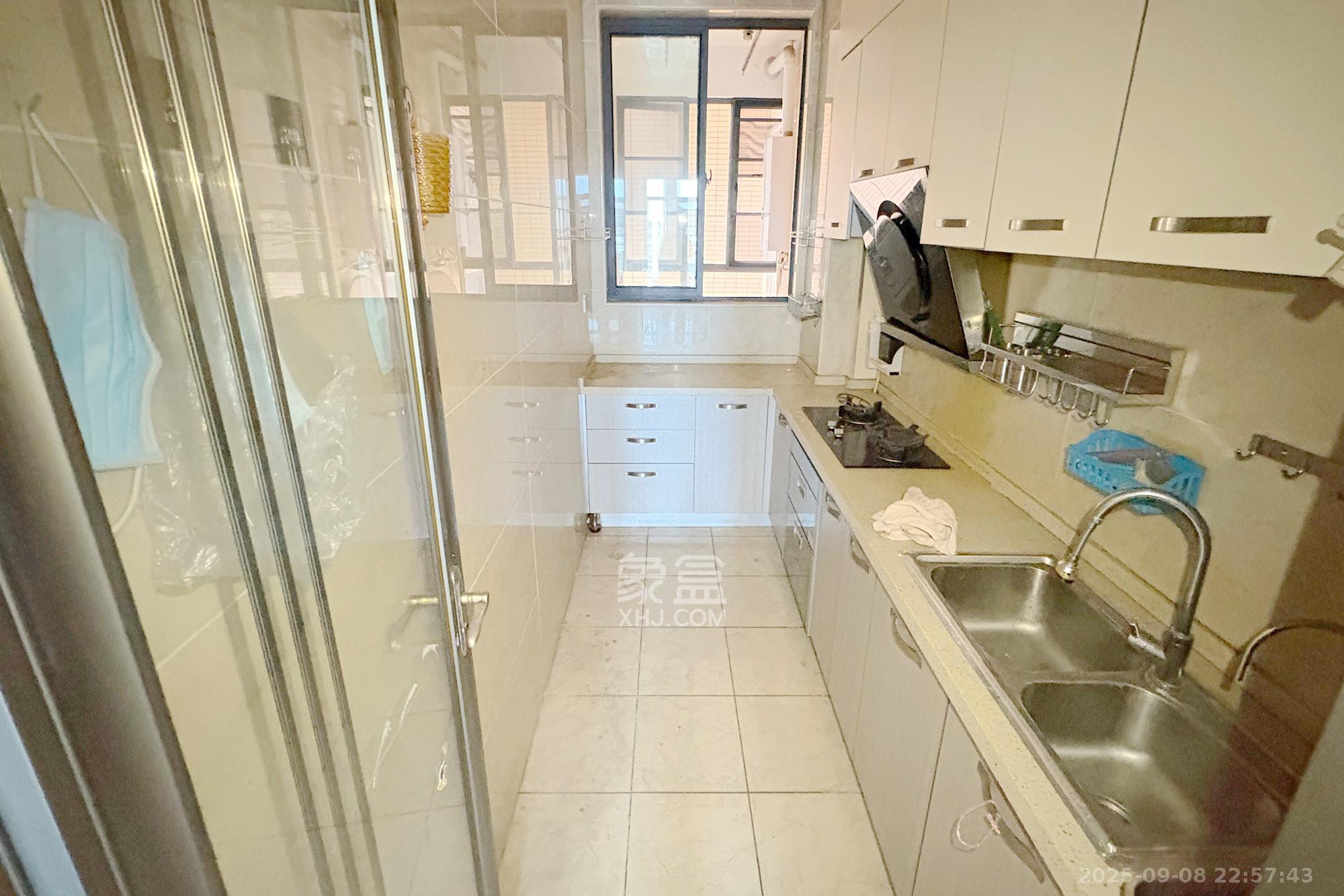 融圣国际  4室2厅2卫    144.8万 融圣国际  4室2厅2卫    144.8万厨房