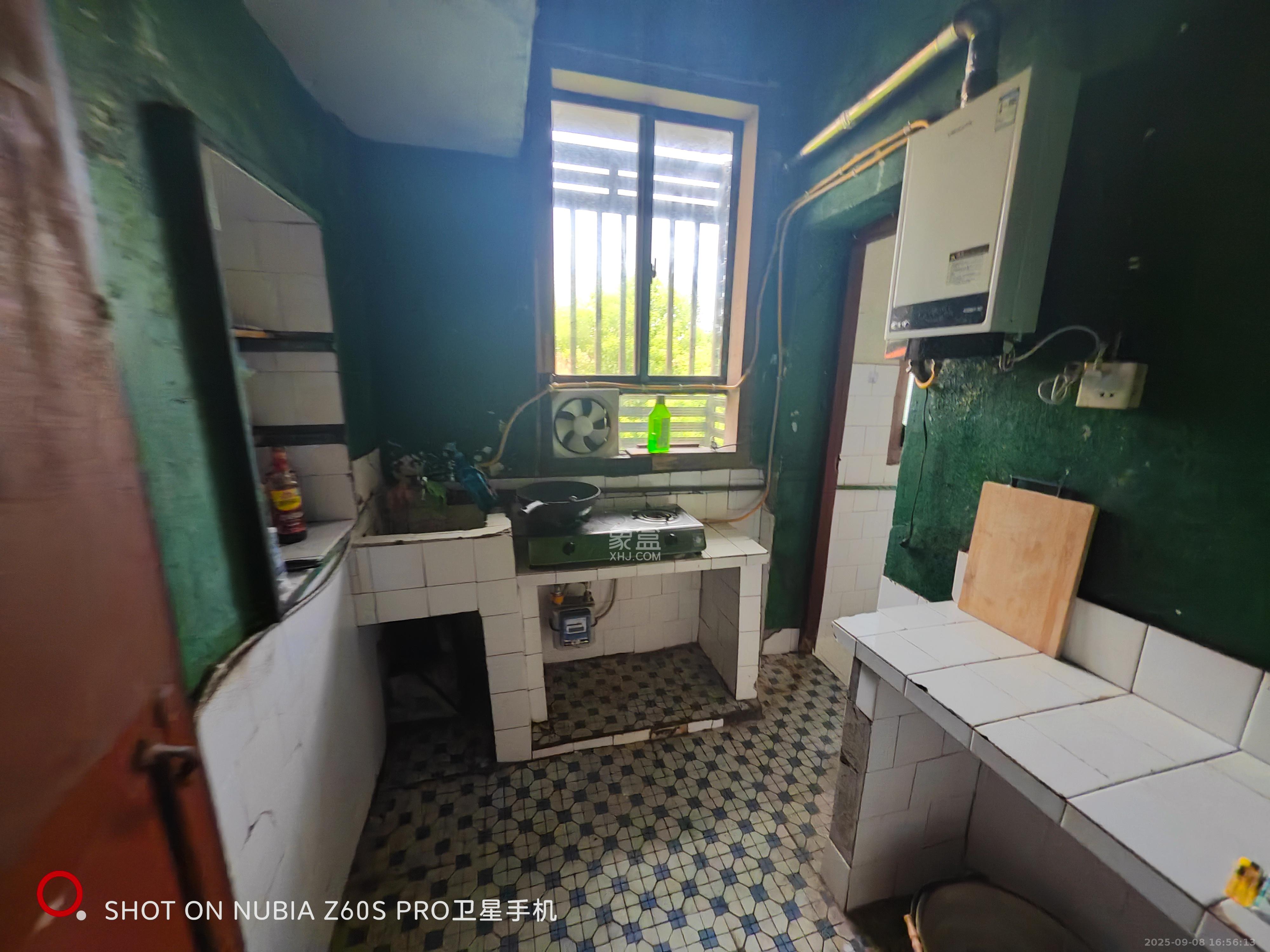 文艺新村 1室1厅1卫 1300.0元/月 文艺新村 1室1厅1卫 1300.0元/月室内图