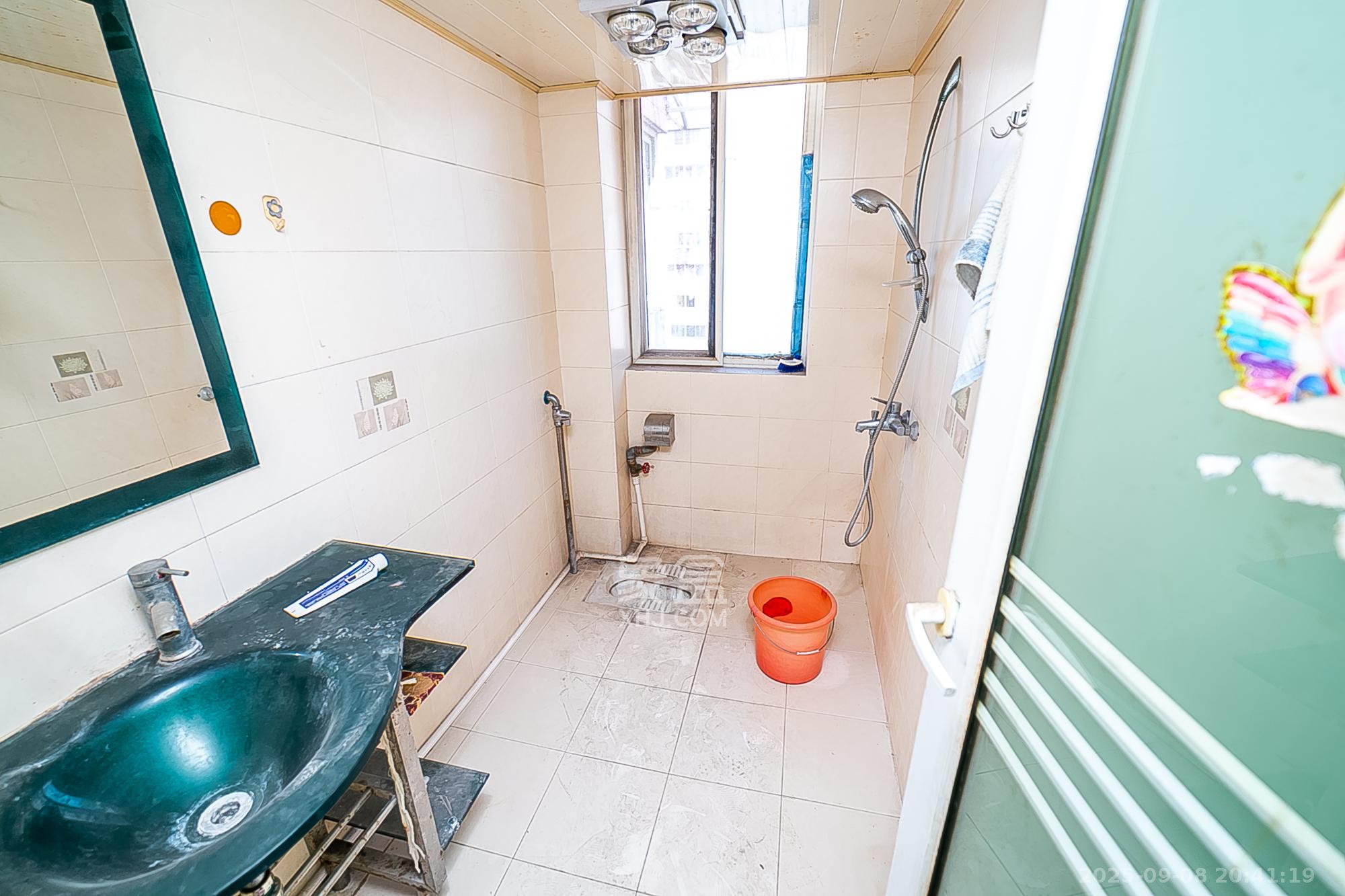 富绿新村  3室2厅1卫    59.8万 富绿新村  3室2厅1卫    59.8万卫生间