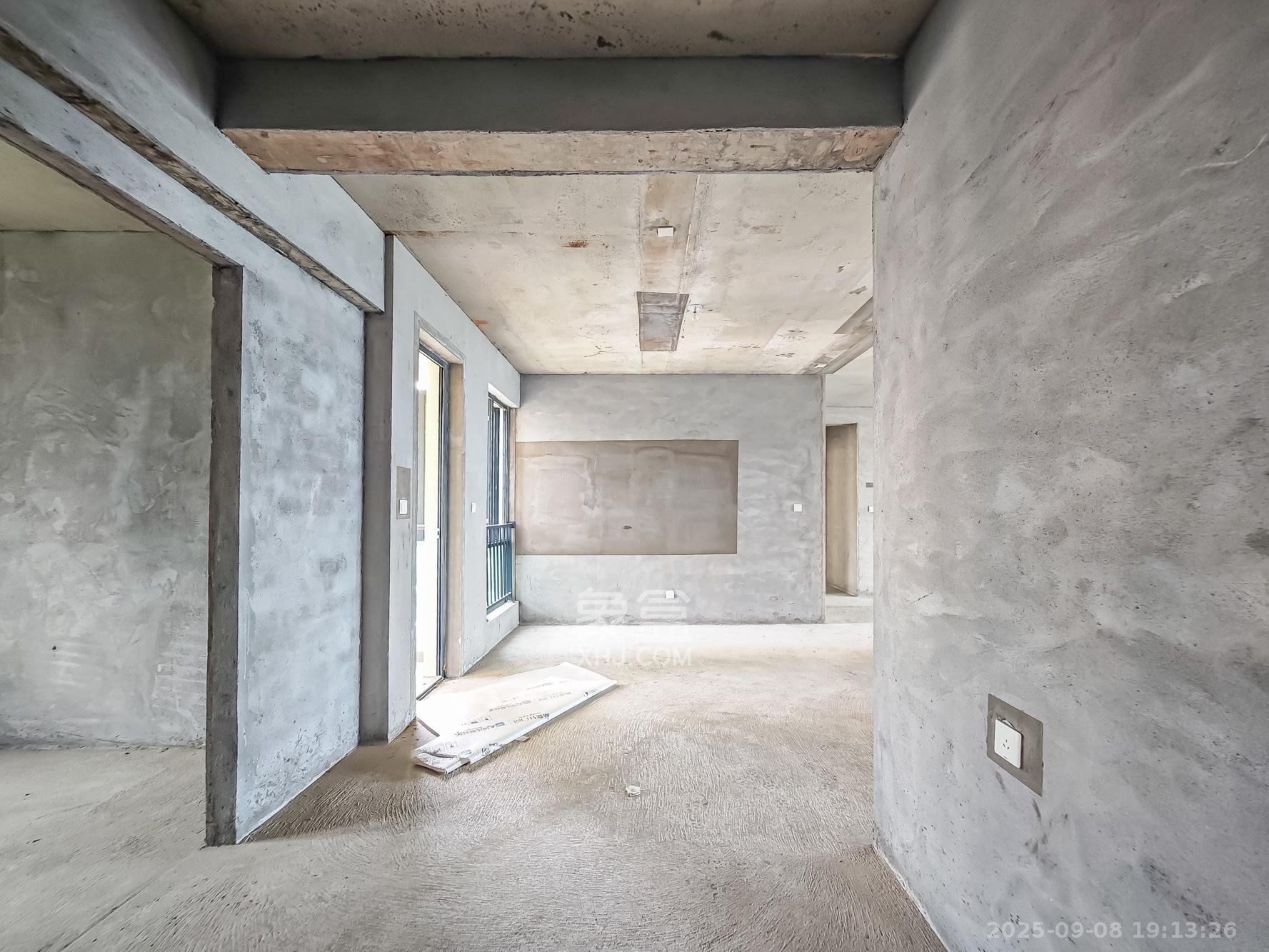 地铁中建江山玖樾 4室2厅2卫 325.0万 地铁中建江山玖樾 4室2厅2卫 325.0万客厅