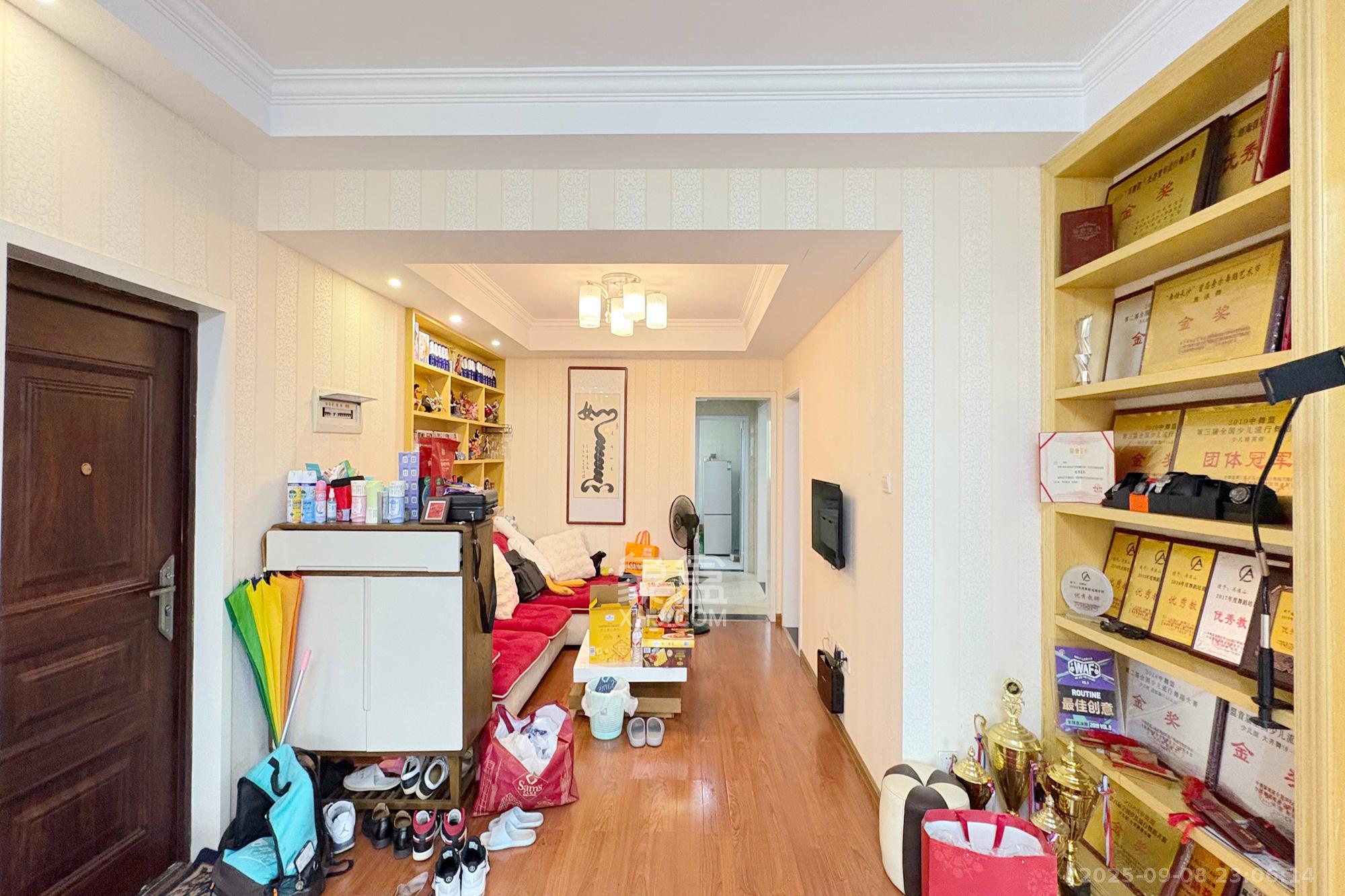 湖南省粮油食品进出口公司宿舍  3室2厅2卫    135.0万 湖南省粮油食品进出口公司宿舍  3室2厅2卫    135.0万客厅