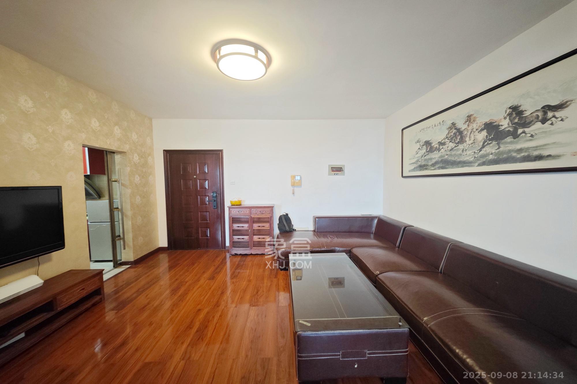 中江佳境天成 2室1厅1卫 52.8万 中江佳境天成 2室1厅1卫 52.8万客厅