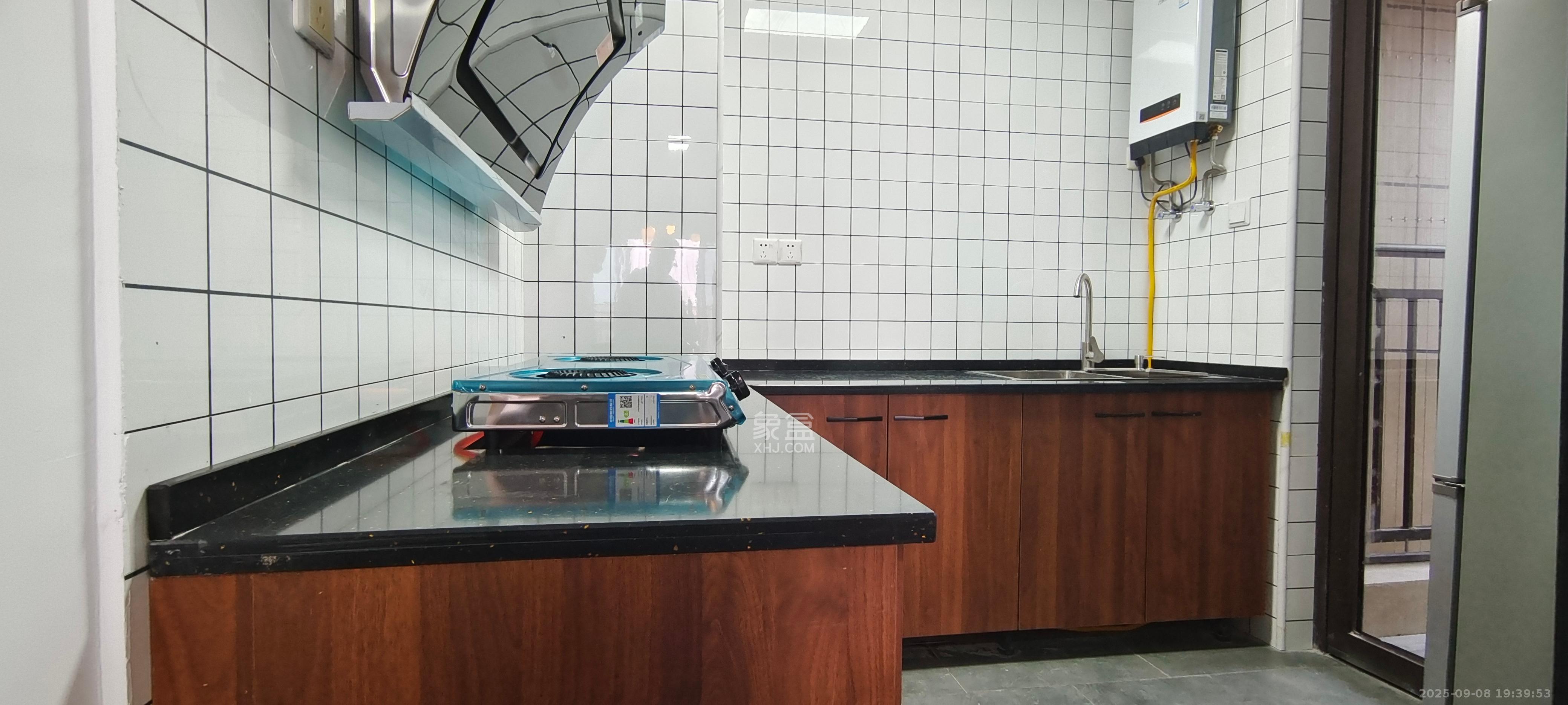 保利大都汇一期、二期  3室2厅2卫    3000.0元/月室内图