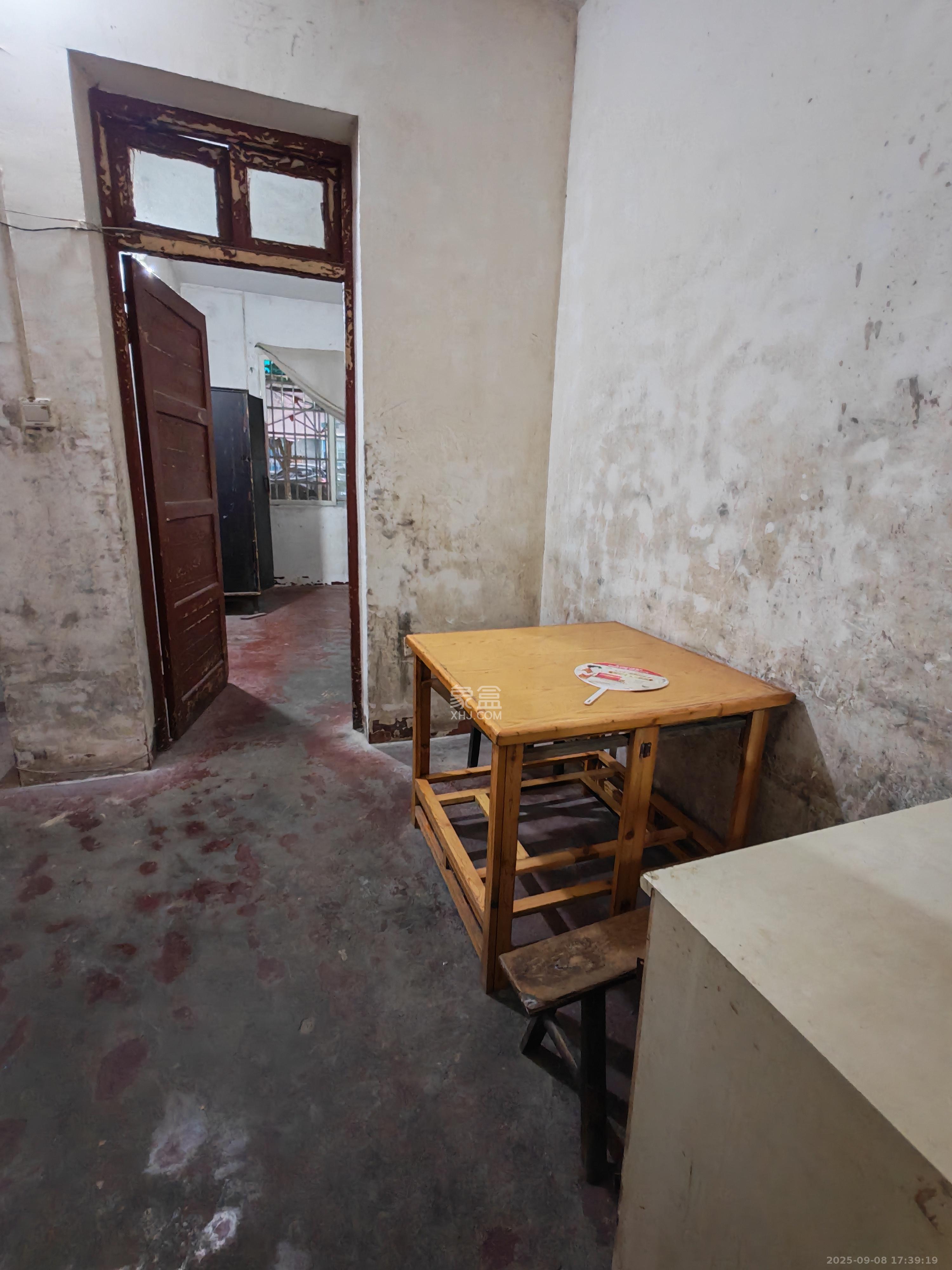 牛婆塘社区  2室1厅1卫    1000.0元/月 牛婆塘社区  2室1厅1卫    1000.0元/月室内图