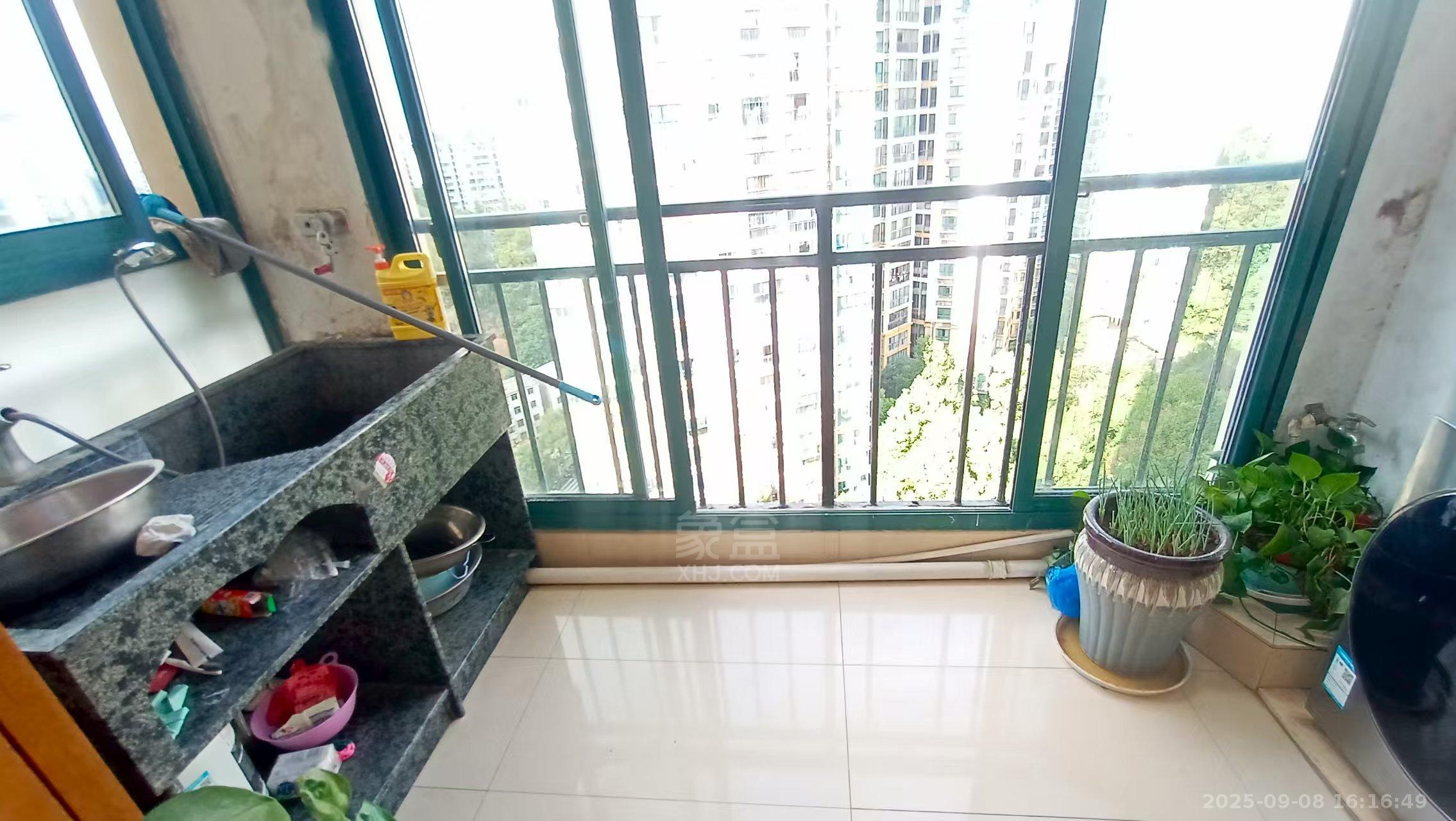 经世皇城 3室2厅2卫 1400.0元/月 经世皇城 3室2厅2卫 1400.0元/月室内图