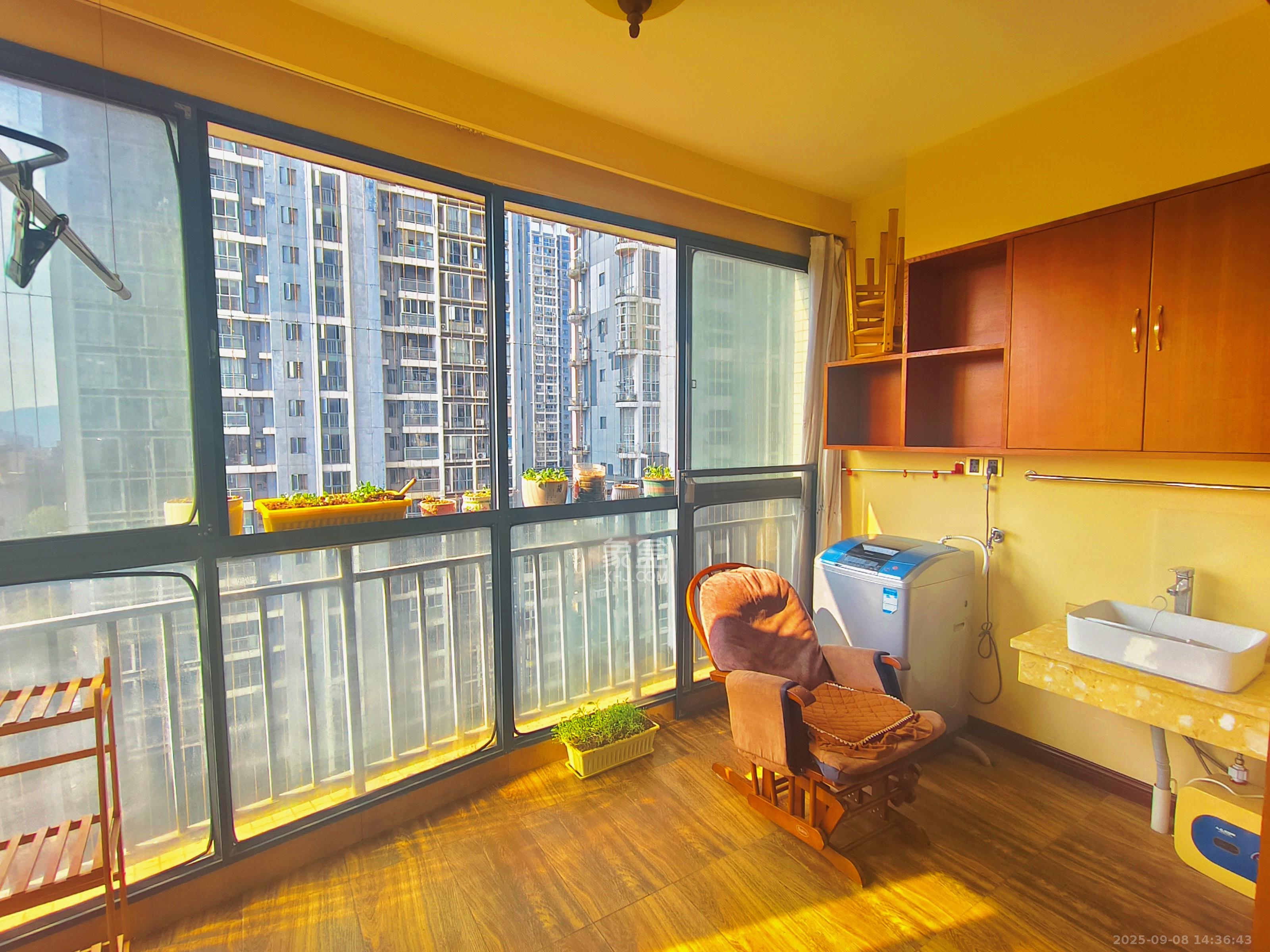 金麓国际 4室2厅2卫 3800.0元/月 金麓国际 4室2厅2卫 3800.0元/月室内图