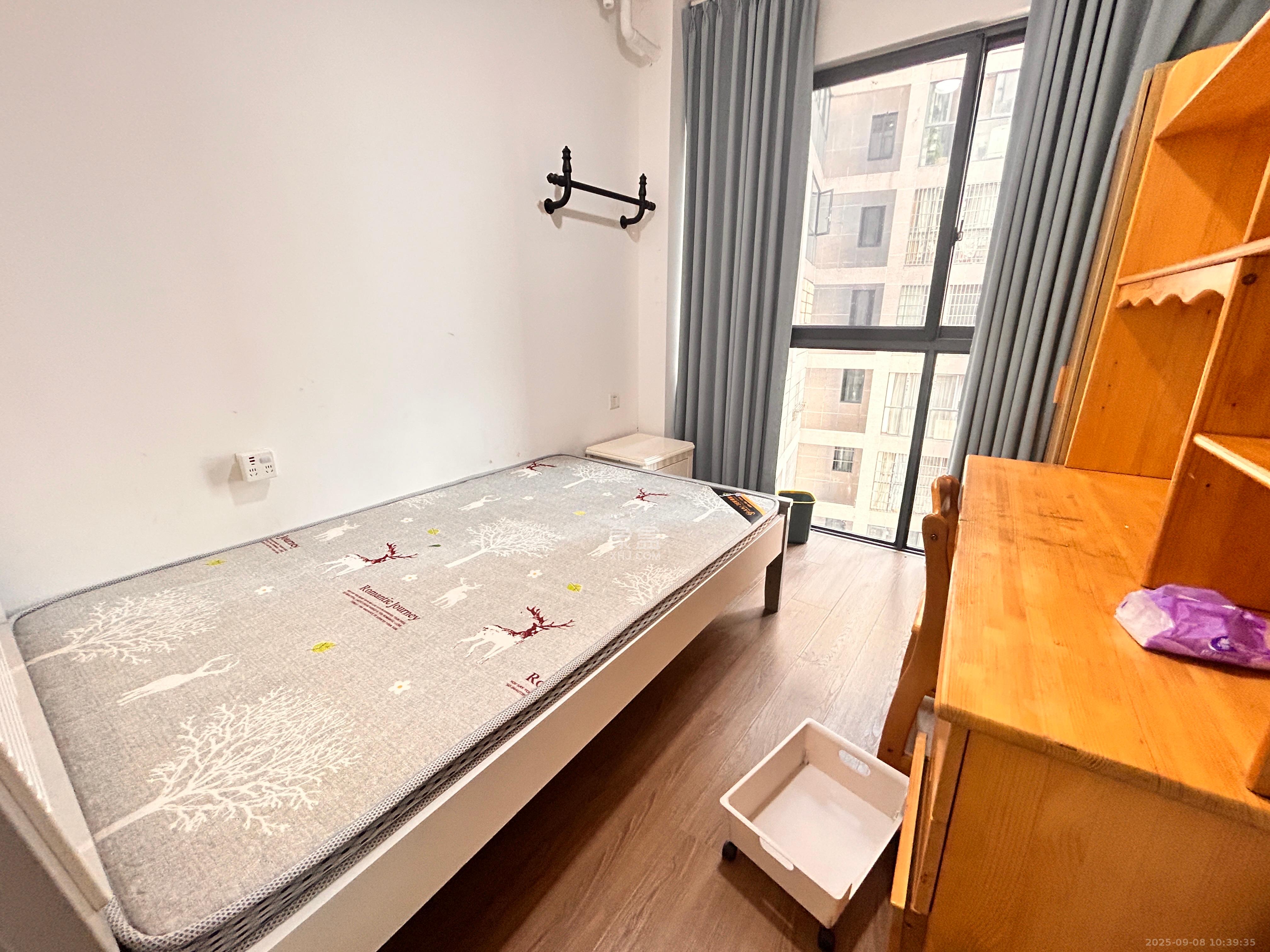 南庭城果  3室2厅1卫    2200.0元/月室内图