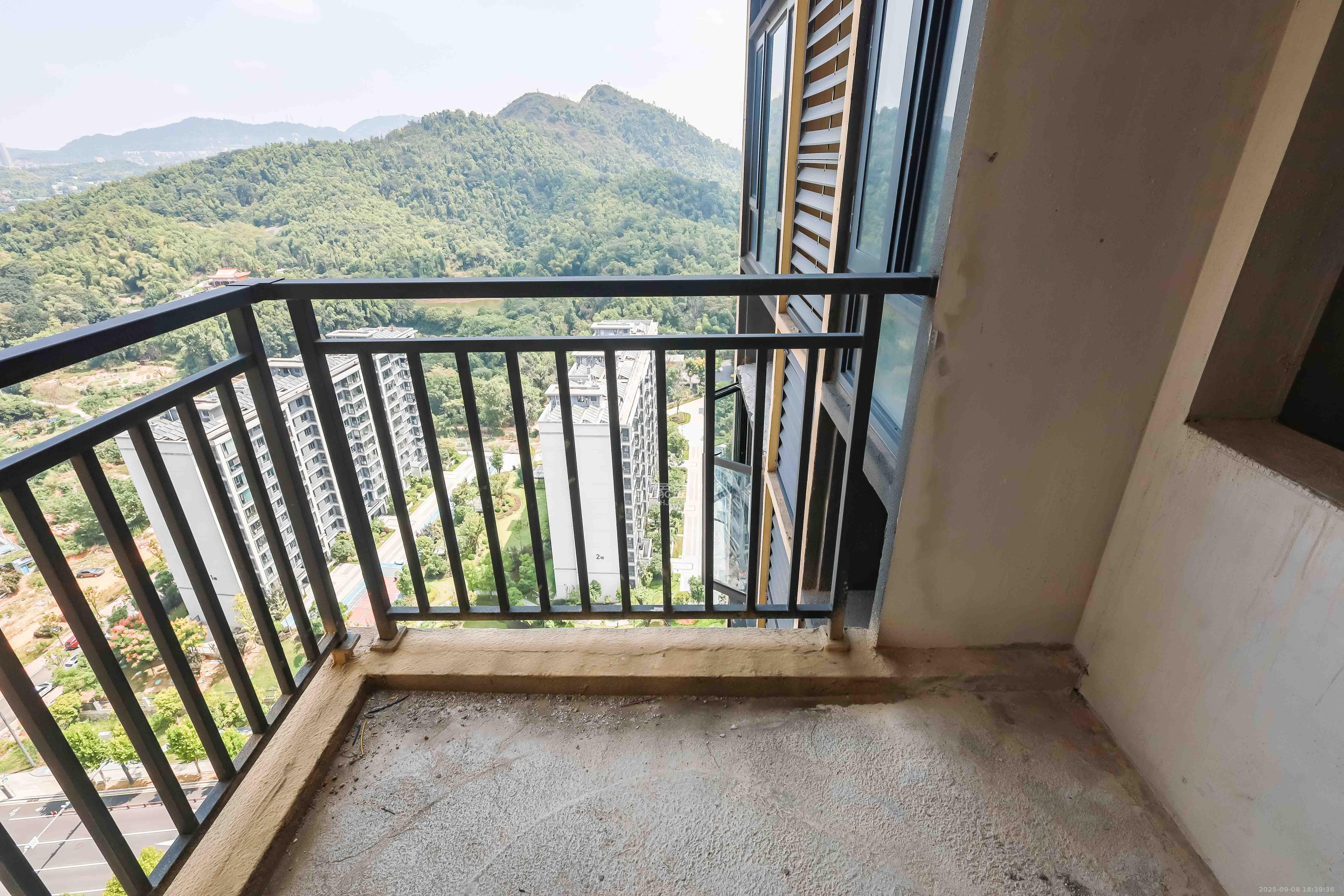 金侨风华府  4室2厅2卫    116.8万 金侨风华府  4室2厅2卫    116.8万阳台