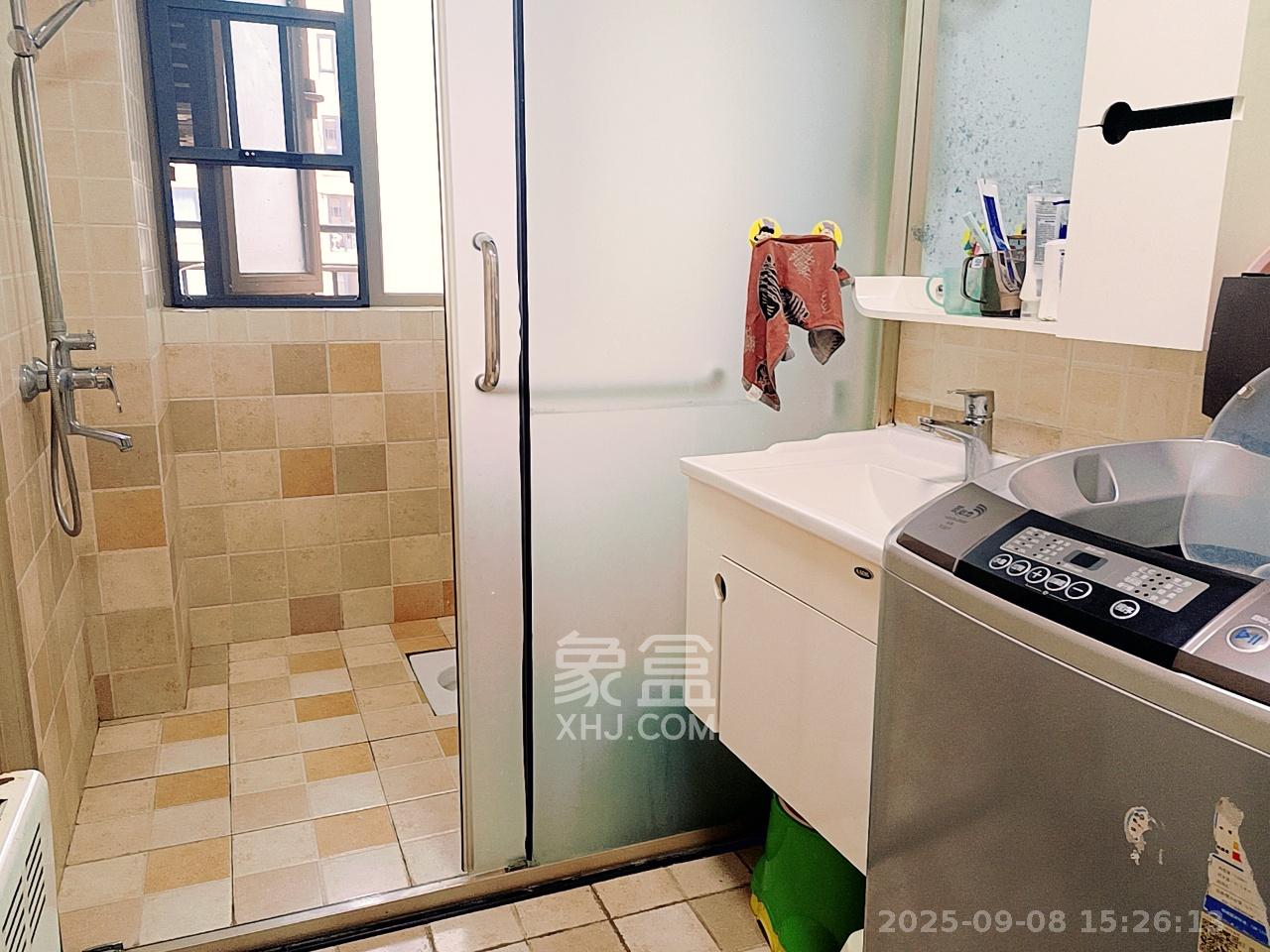 怡海星城  3室2厅2卫    2300.0元/月室内图