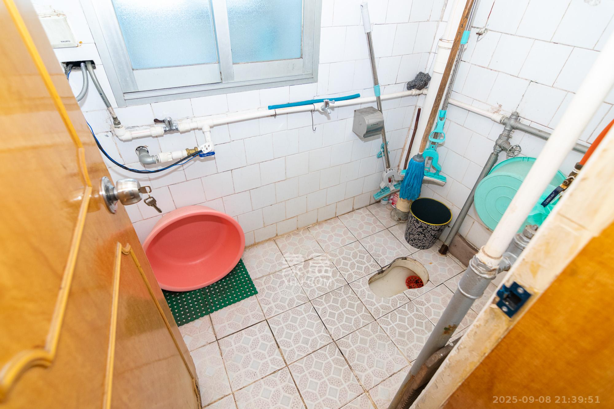 中南村（一二三村）  1室2厅1卫    22.0万卫生间