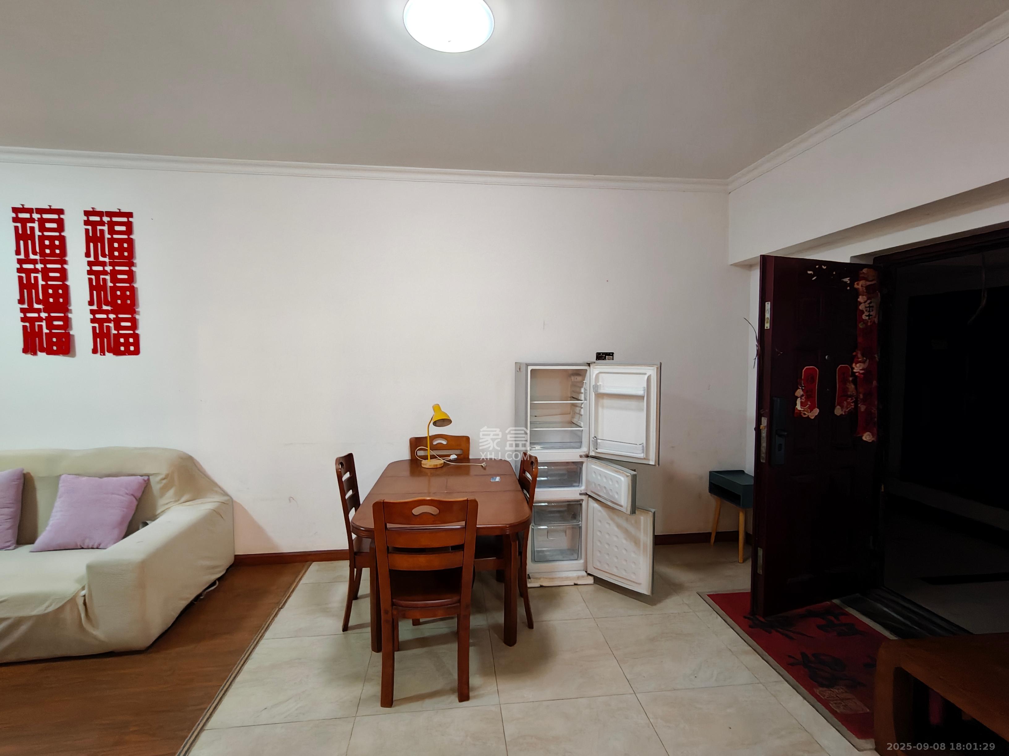 中信凯旋蓝岸(中信新城三期)  3室2厅1卫    1800.0元/月 中信凯旋蓝岸(中信新城三期)  3室2厅1卫    1800.0元/月室内图