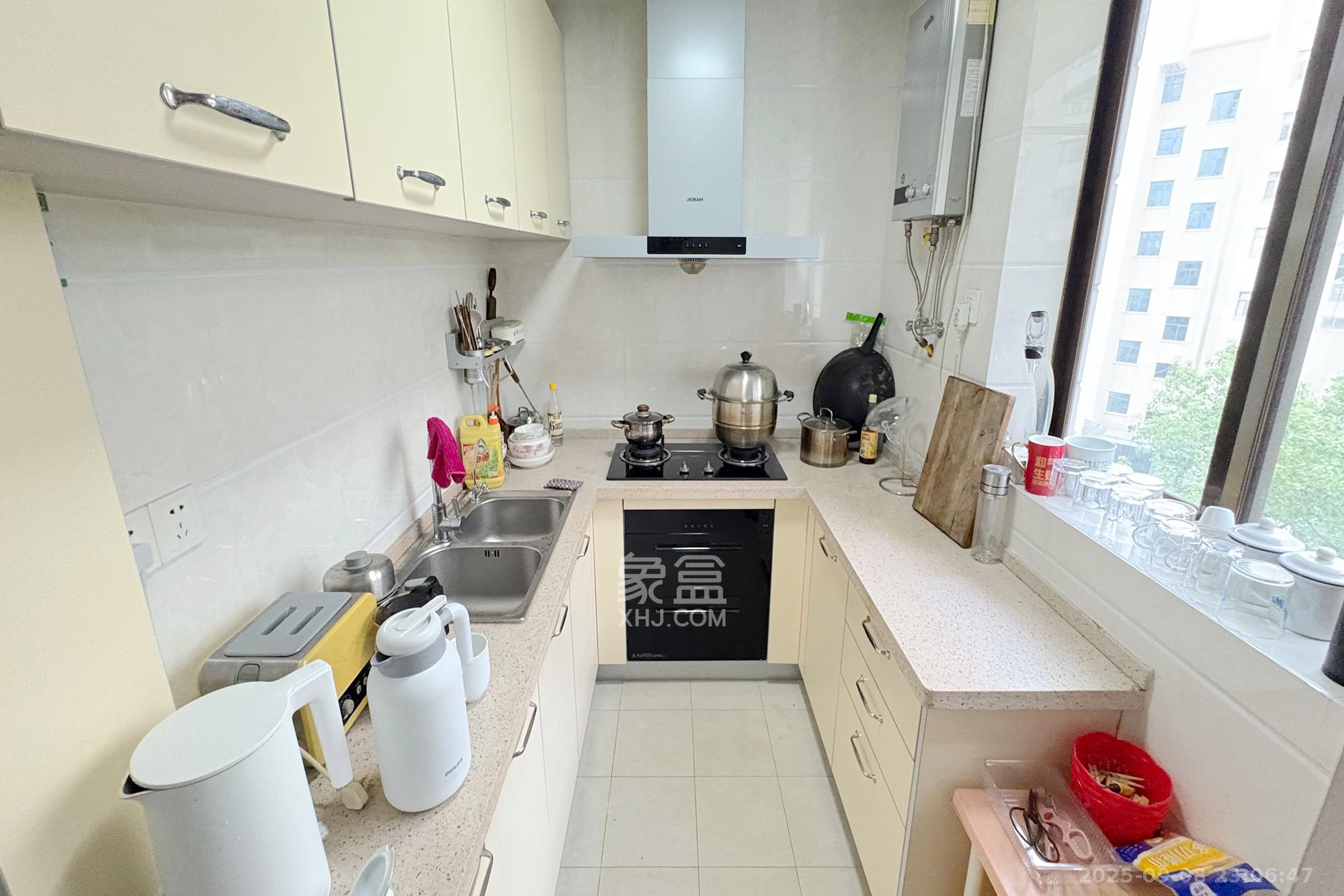 湖南省粮油食品进出口公司宿舍  3室2厅2卫    135.0万 湖南省粮油食品进出口公司宿舍  3室2厅2卫    135.0万厨房