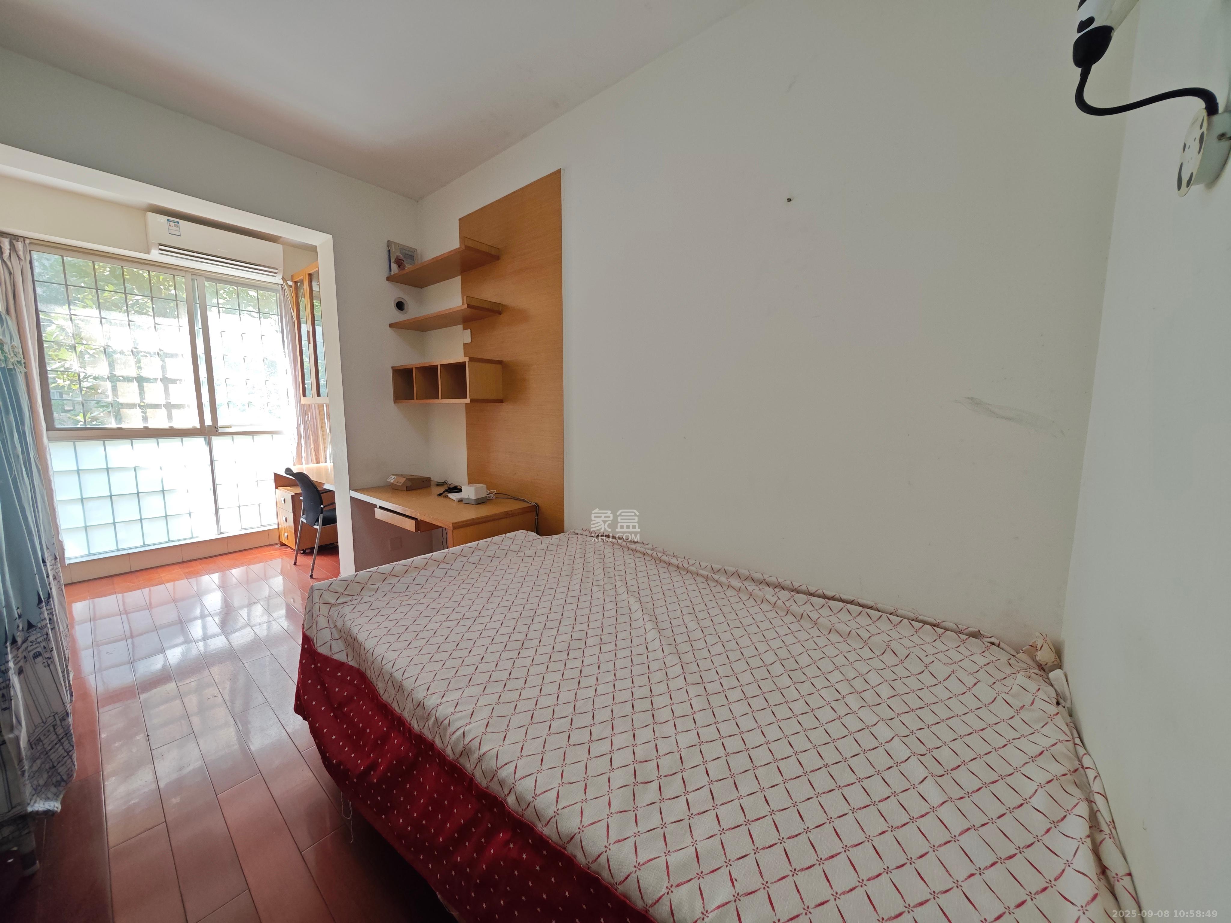 华银园 3室2厅2卫 2500.0元/月 华银园 3室2厅2卫 2500.0元/月室内图