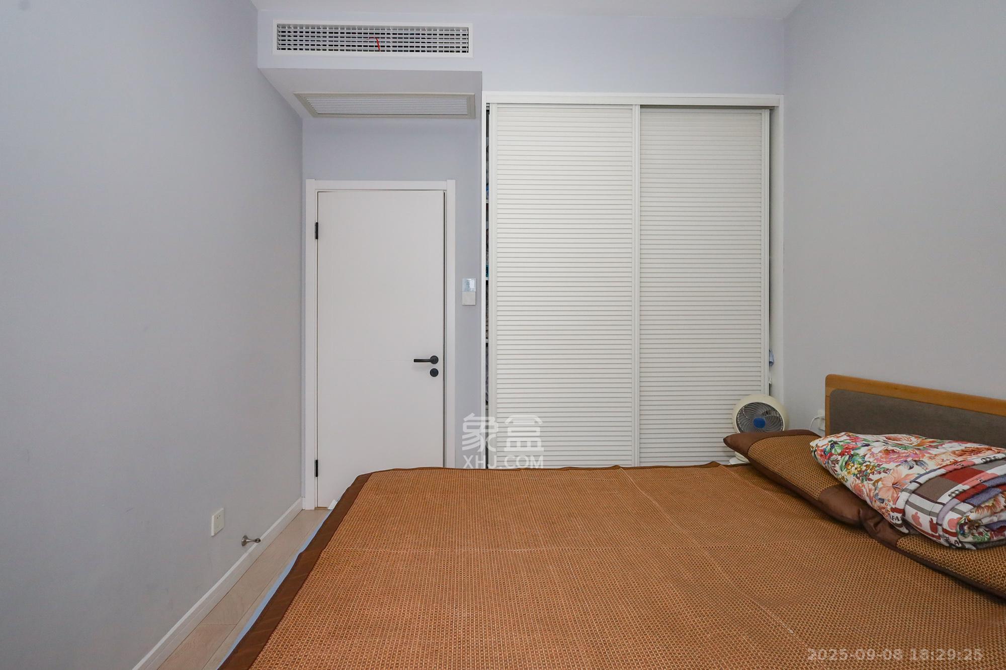 八方小区B区 3室2厅2卫 390.0万 八方小区B区 3室2厅2卫 390.0万卧室