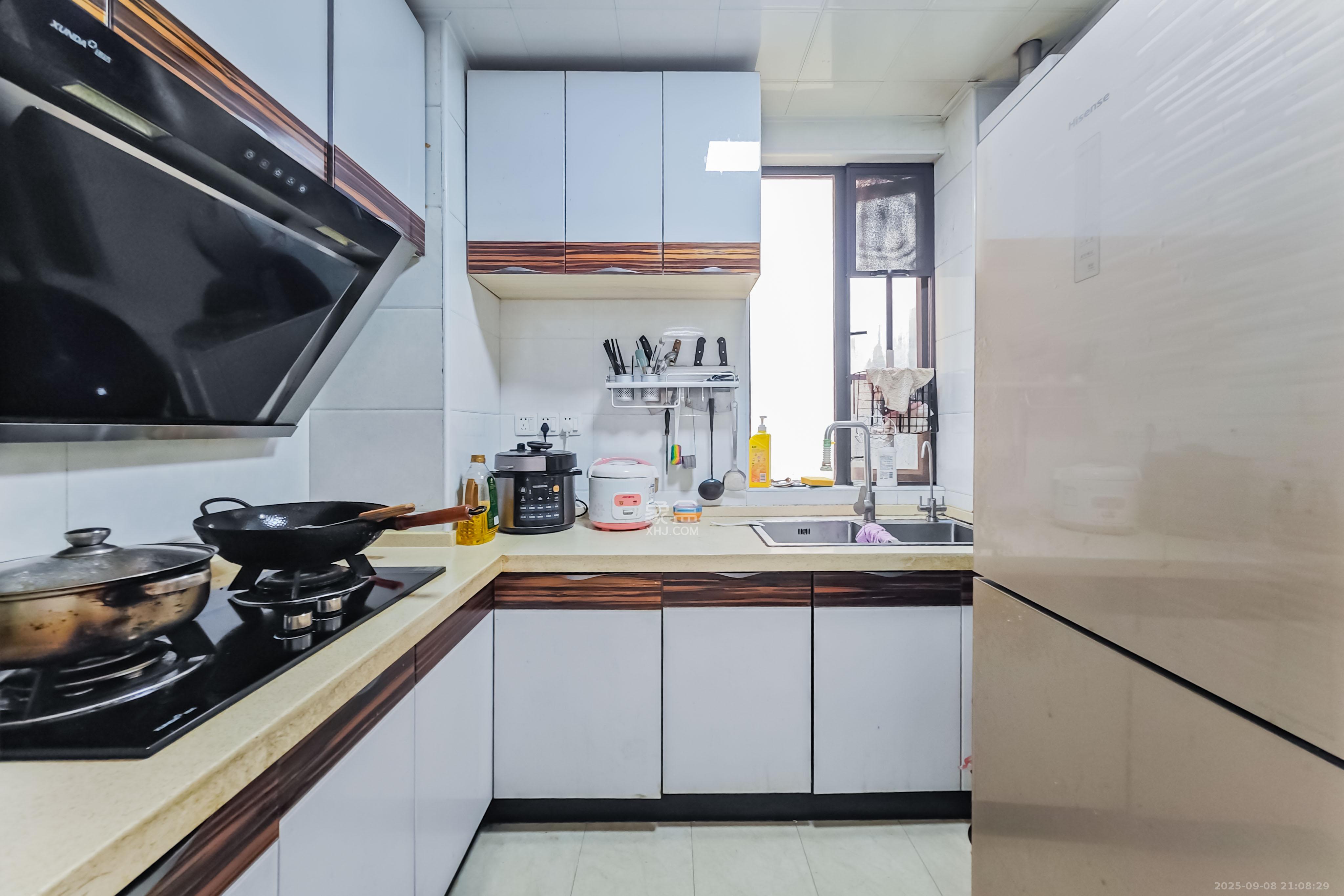 绿地之窗  3室2厅1卫    65.0万厨房