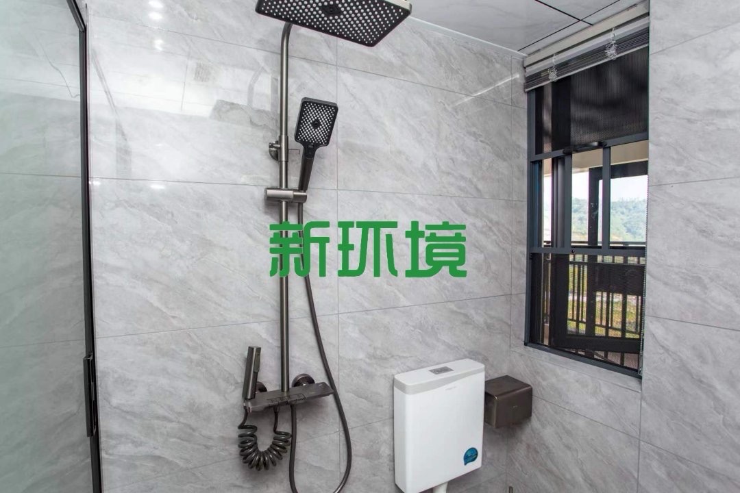 东岳新外滩  3室2厅2卫   71.80万客厅