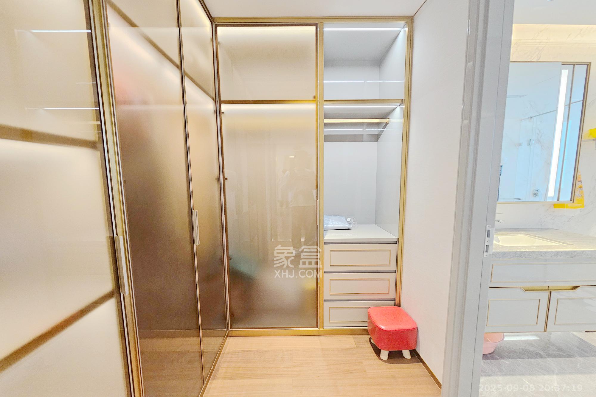 运达滨河广场  3室2厅2卫    358.0万其他