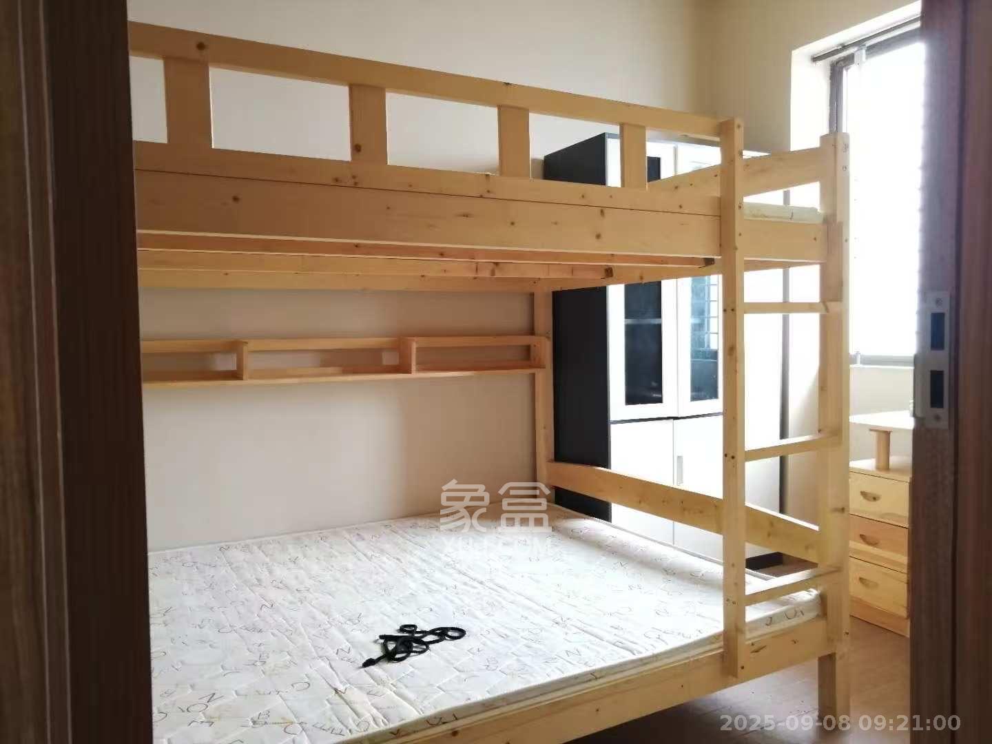 麓谷小镇  1室2厅1卫    2200.0元/月室内图