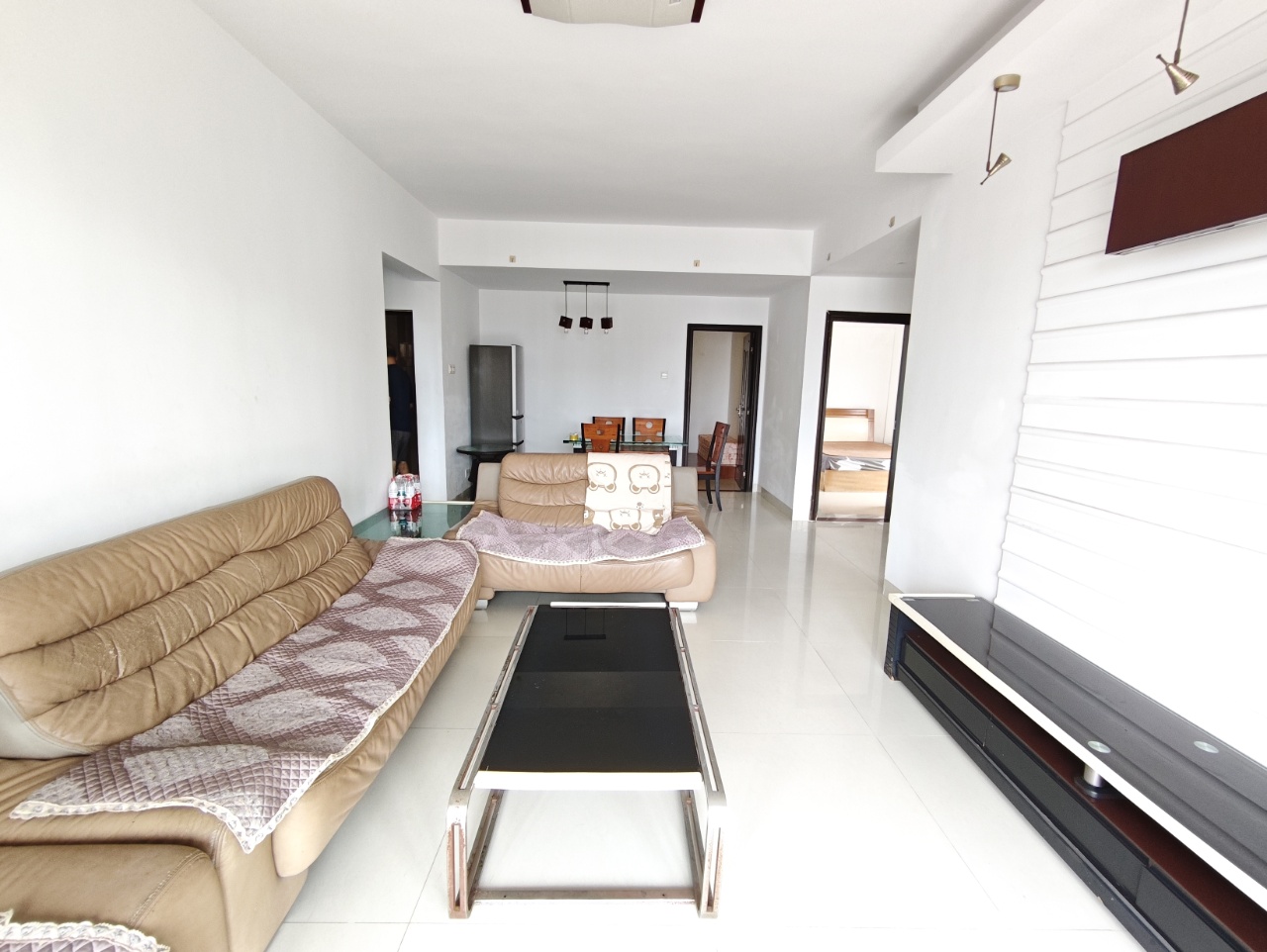 铭盛檀香洲  3室2厅2卫    2300.0元/月 铭盛檀香洲  3室2厅2卫    2300.0元/月室内图