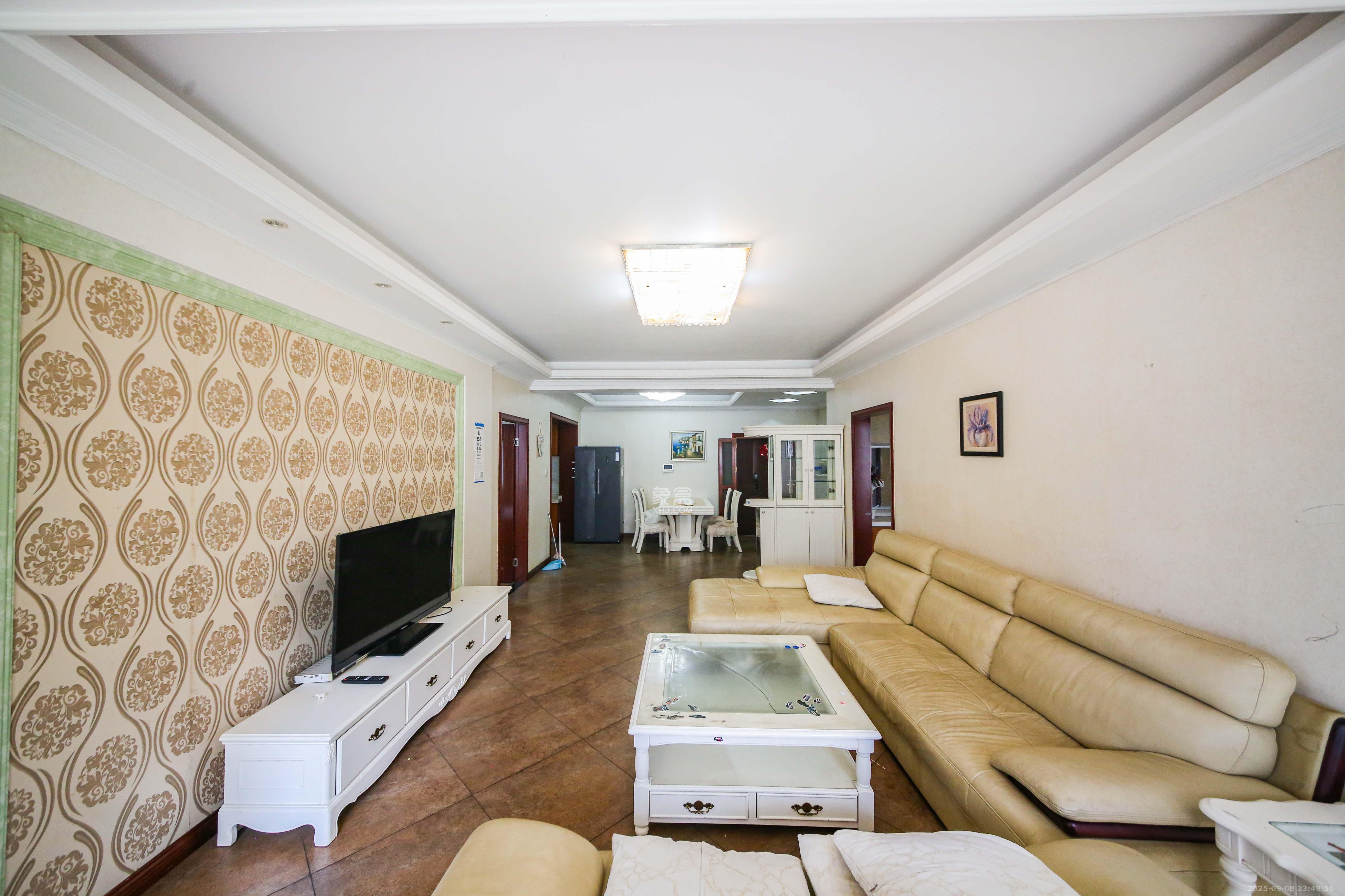 青园  3室2厅2卫    143.8万 青园  3室2厅2卫    143.8万客厅