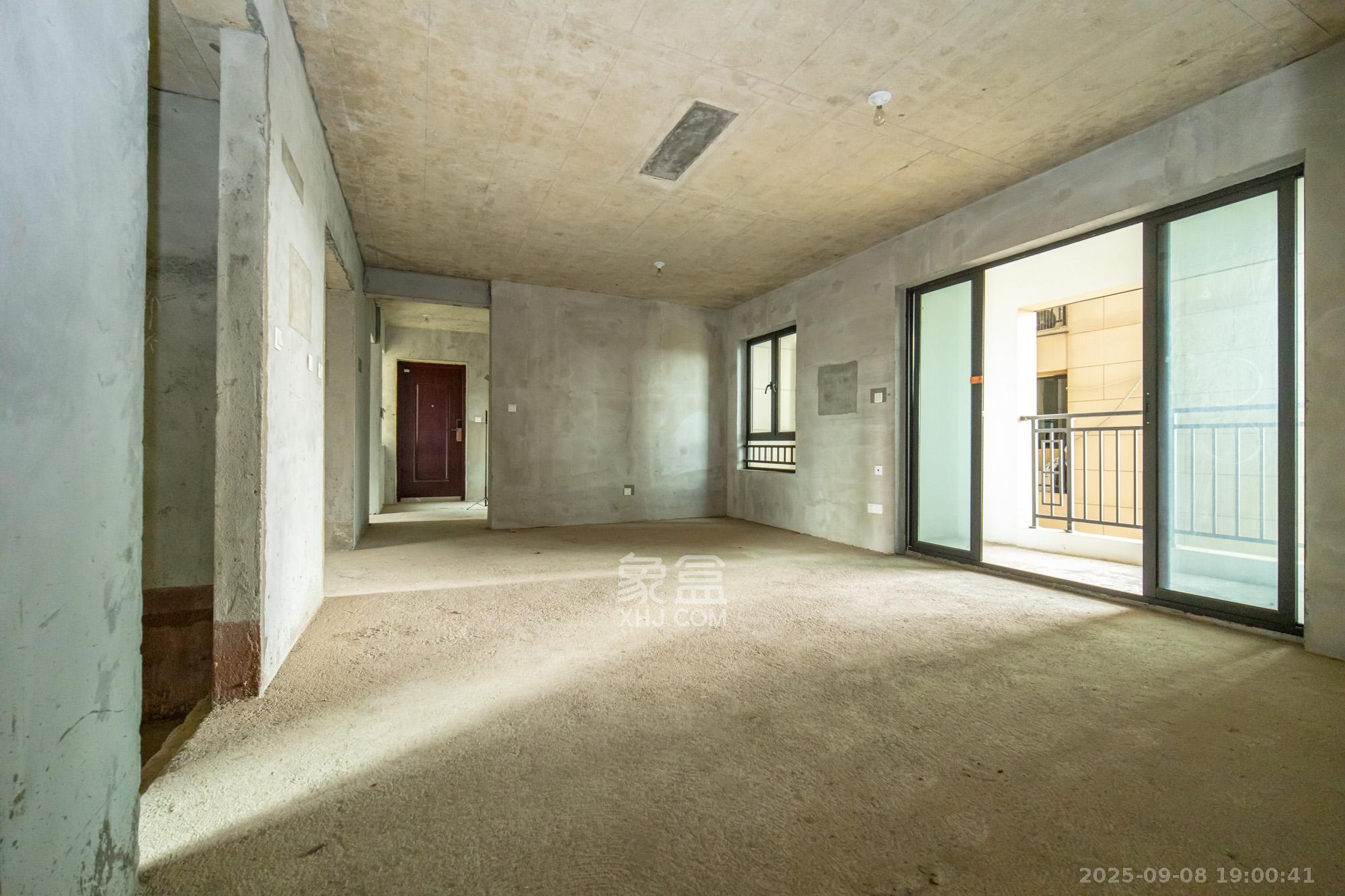 新城悦隽  3室2厅2卫    85.8万客厅