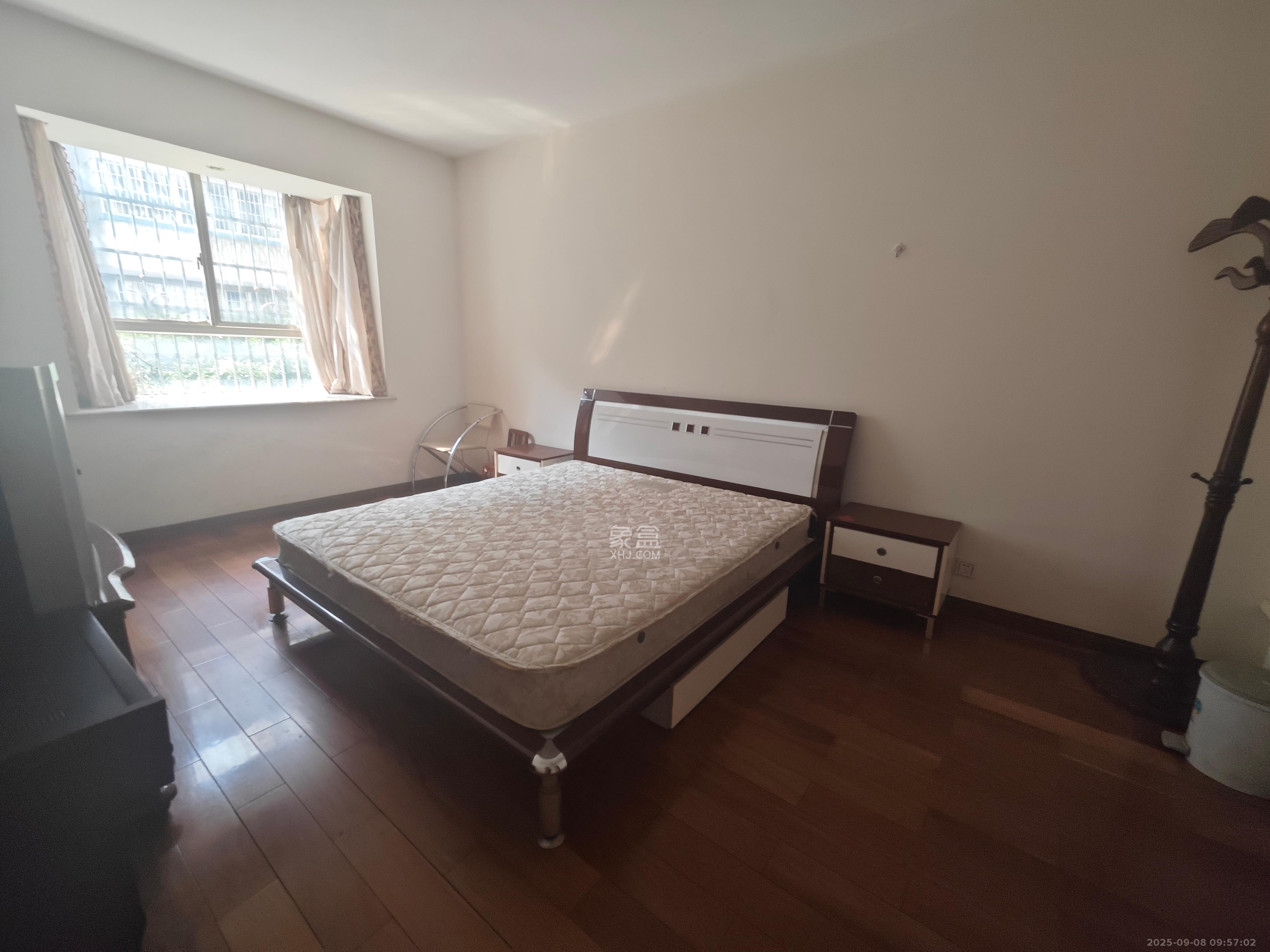 麓谷雅园  3室2厅1卫   1900.00元/月室内图