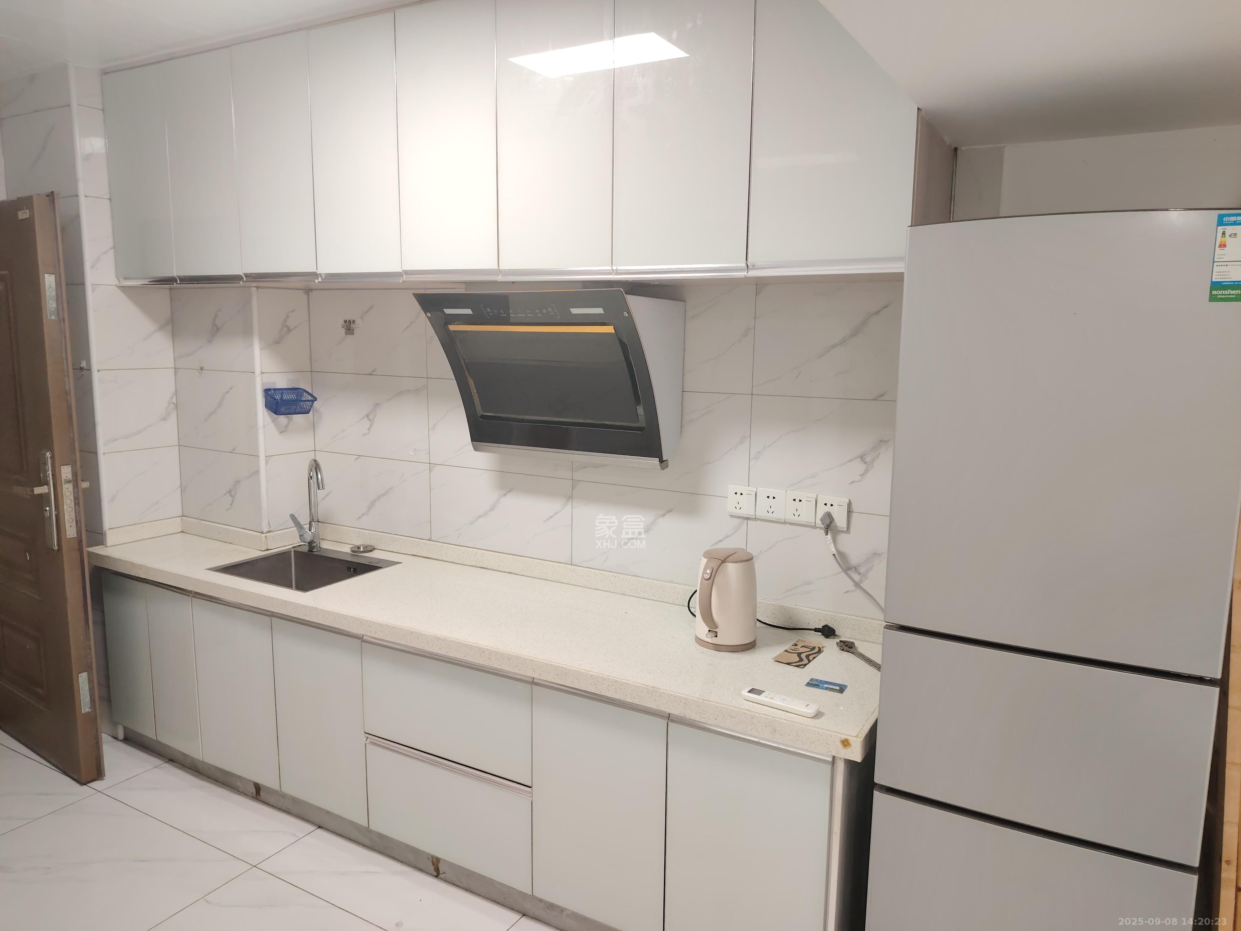 奥克斯滨仕花园(奥克斯洋湖广场/奥克斯中心) 1室0厅0卫 2200.0元/月 奥克斯滨仕花园(奥克斯洋湖广场/奥克斯中心) 1室0厅0卫 2200.0元/月室内图