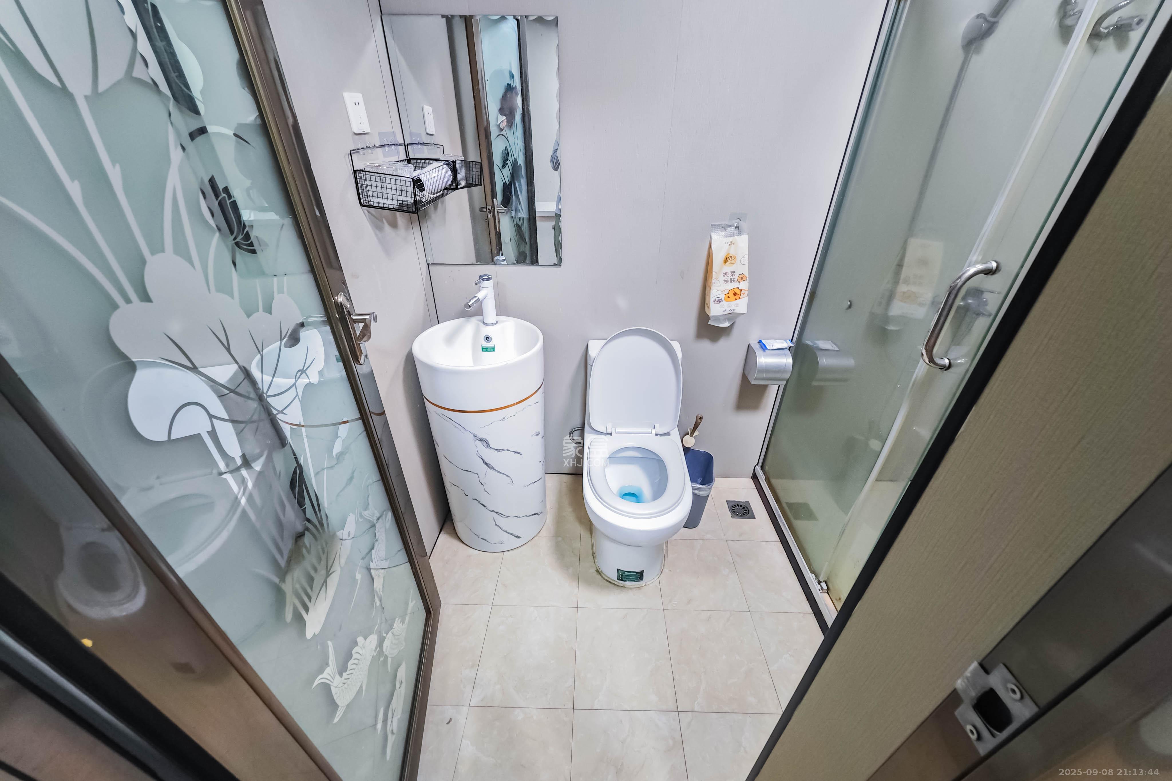 京武浪琴山一、二期  1室1厅1卫    48.0万卫生间