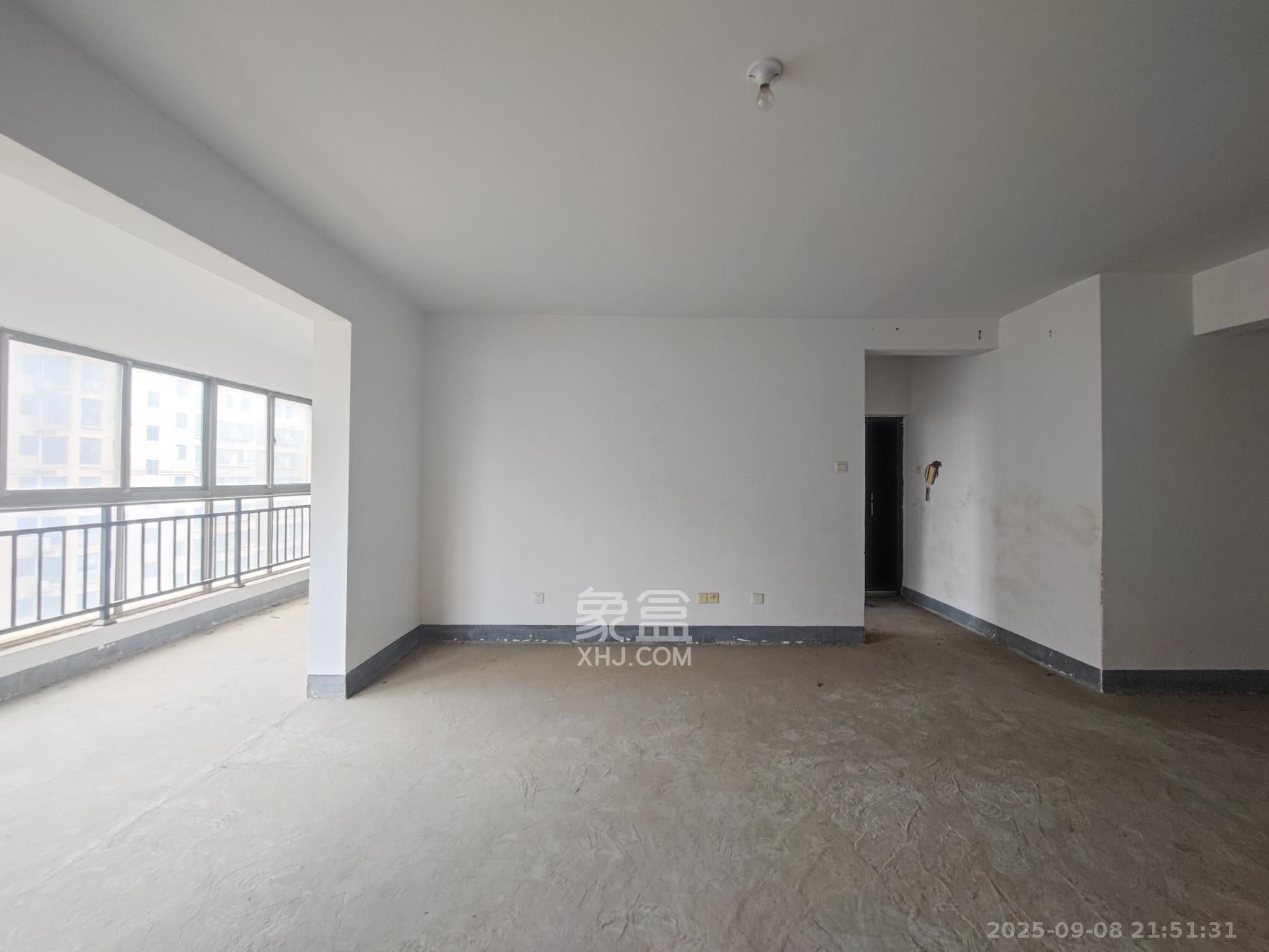 中天瑞景  4室2厅2卫    165.0万客厅