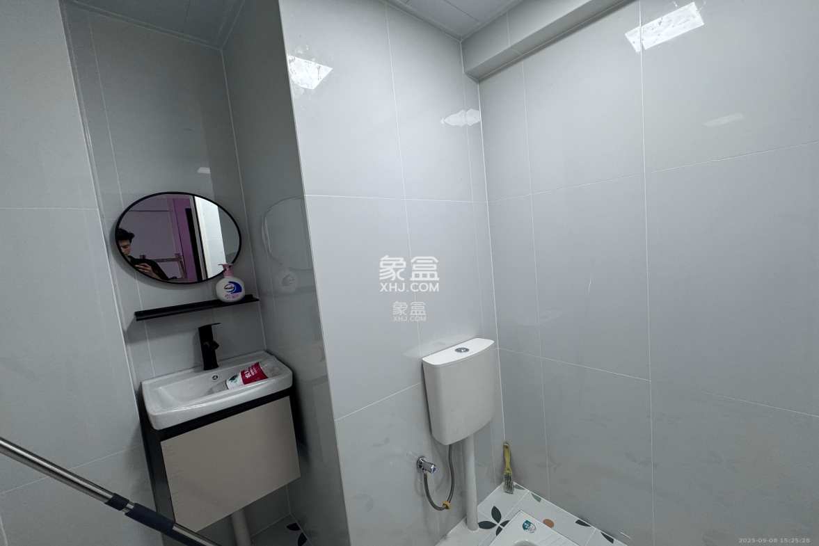 鄱阳汇金中心  1室0厅0卫    2488.0元/月 鄱阳汇金中心  1室0厅0卫    2488.0元/月室内图